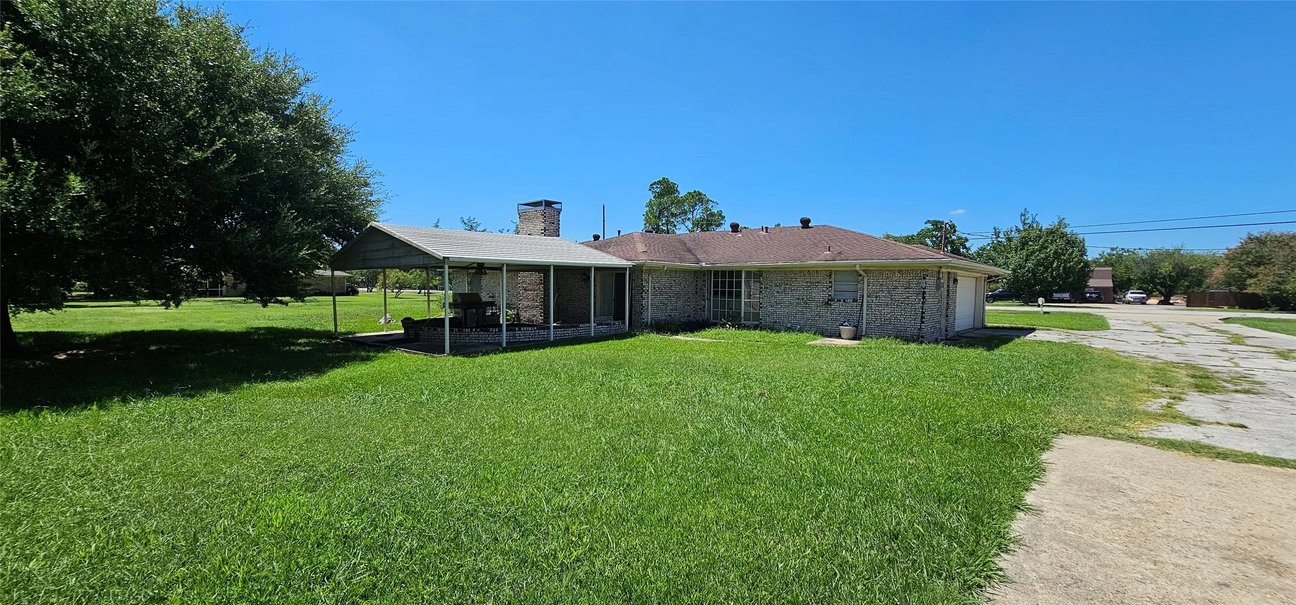 Single Family Residence For Sale in Kaufman County , 14325 Melody Lane, Forney, Texas 75126, 5 Bedrooms, 3 Bathrooms, 2 Garage spaces, 1,992 Sqft, built in 1969, Price $380,000, mls#21351583, Real Estate Agent in Forney, Homes For Sale in Kaufman county, Homes For Sale in Forney, Realtor in Forney Texas, Real Estate Brokerage Independent Realty Texas, Luminita Cordes Realtor
