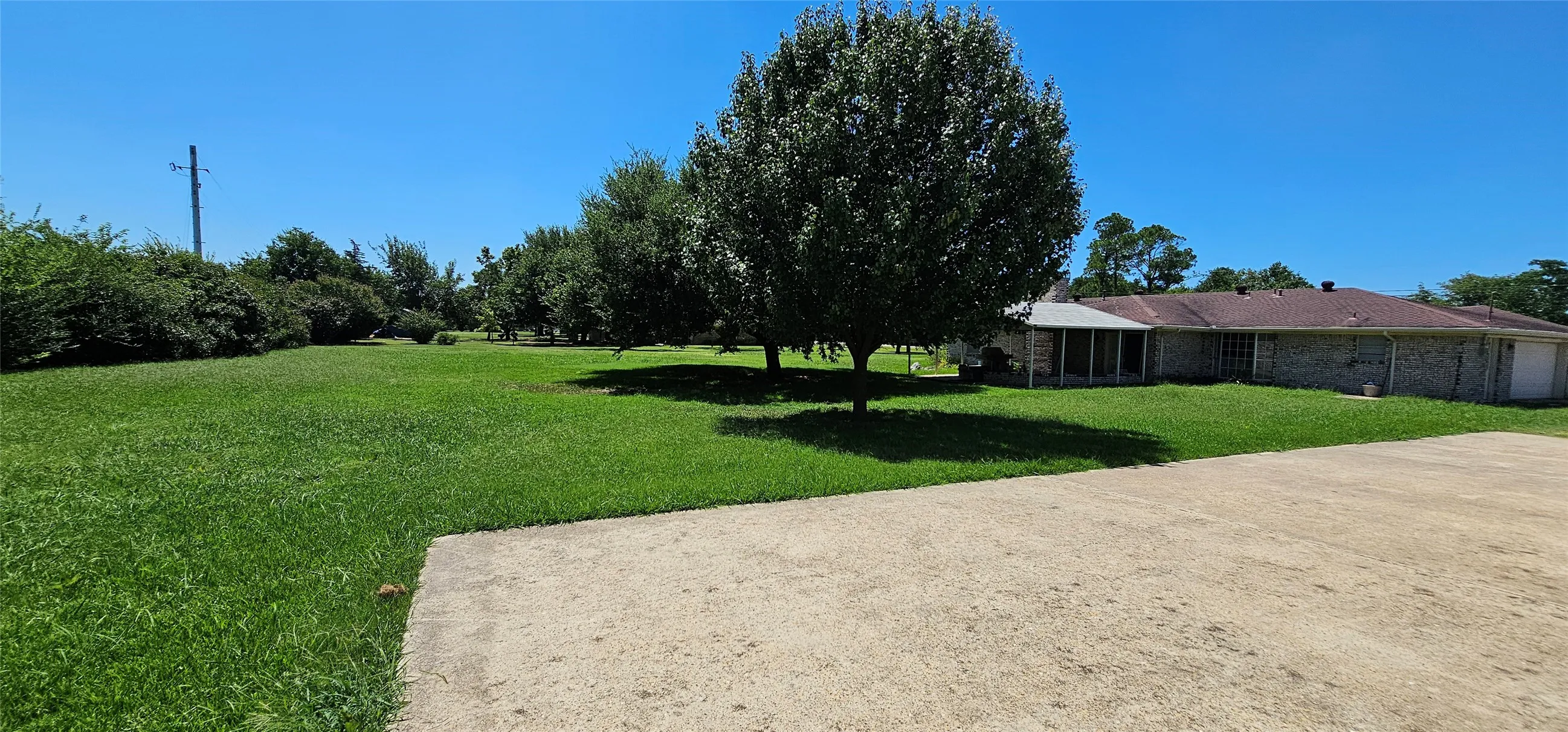 Single Family Residence For Sale in Kaufman County , 14325 Melody Lane, Forney, Texas 75126, 5 Bedrooms, 3 Bathrooms, 2 Garage spaces, 1,992 Sqft, built in 1969, Price $380,000, mls#21351583, Real Estate Agent in Forney, Homes For Sale in Kaufman county, Homes For Sale in Forney, Realtor in Forney Texas, Real Estate Brokerage Independent Realty Texas, Luminita Cordes Realtor