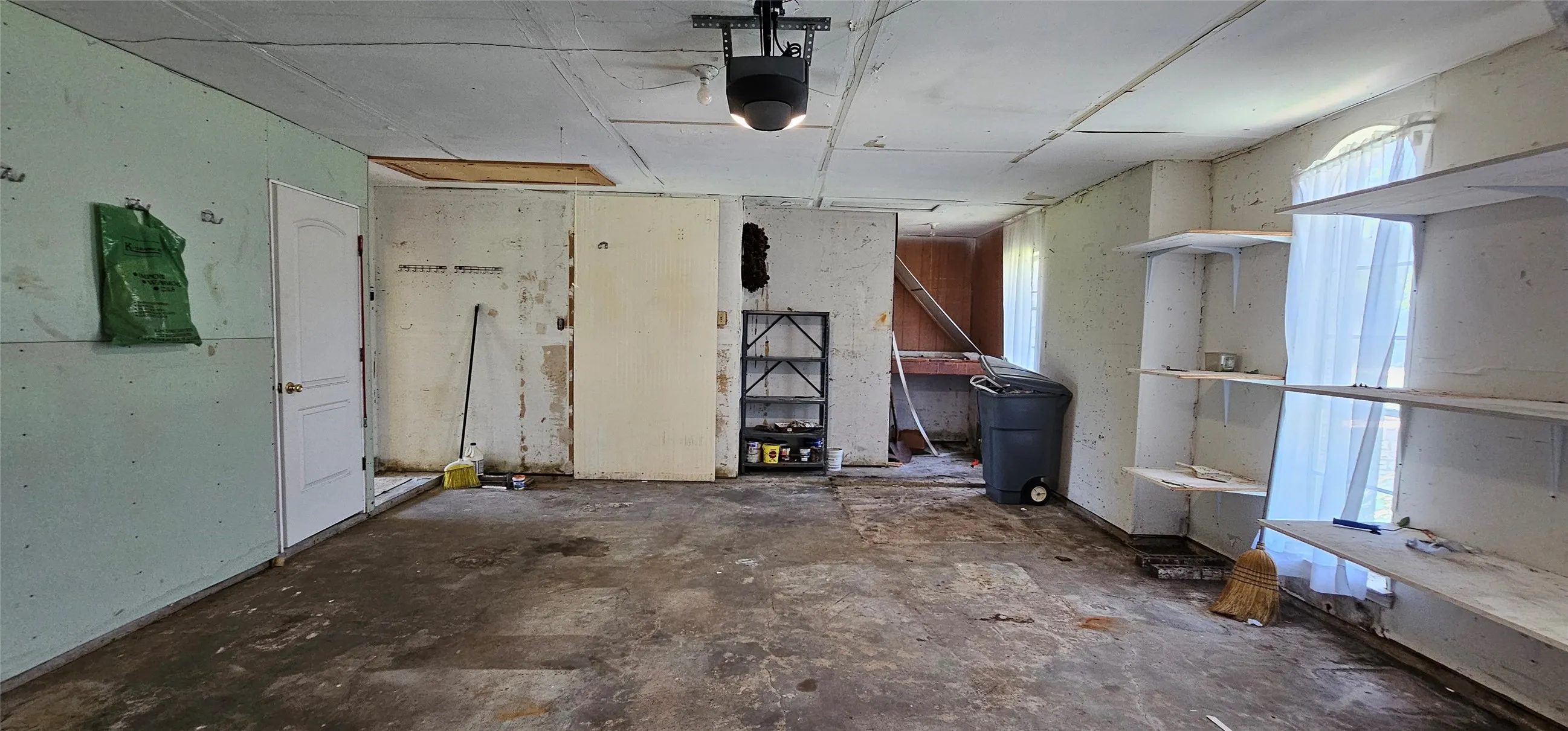 Single Family Residence For Sale in Kaufman County , 14325 Melody Lane, Forney, Texas 75126, 5 Bedrooms, 3 Bathrooms, 2 Garage spaces, 1,992 Sqft, built in 1969, Price $380,000, mls#21351583, Real Estate Agent in Forney, Homes For Sale in Kaufman county, Homes For Sale in Forney, Realtor in Forney Texas, Real Estate Brokerage Independent Realty Texas, Luminita Cordes Realtor