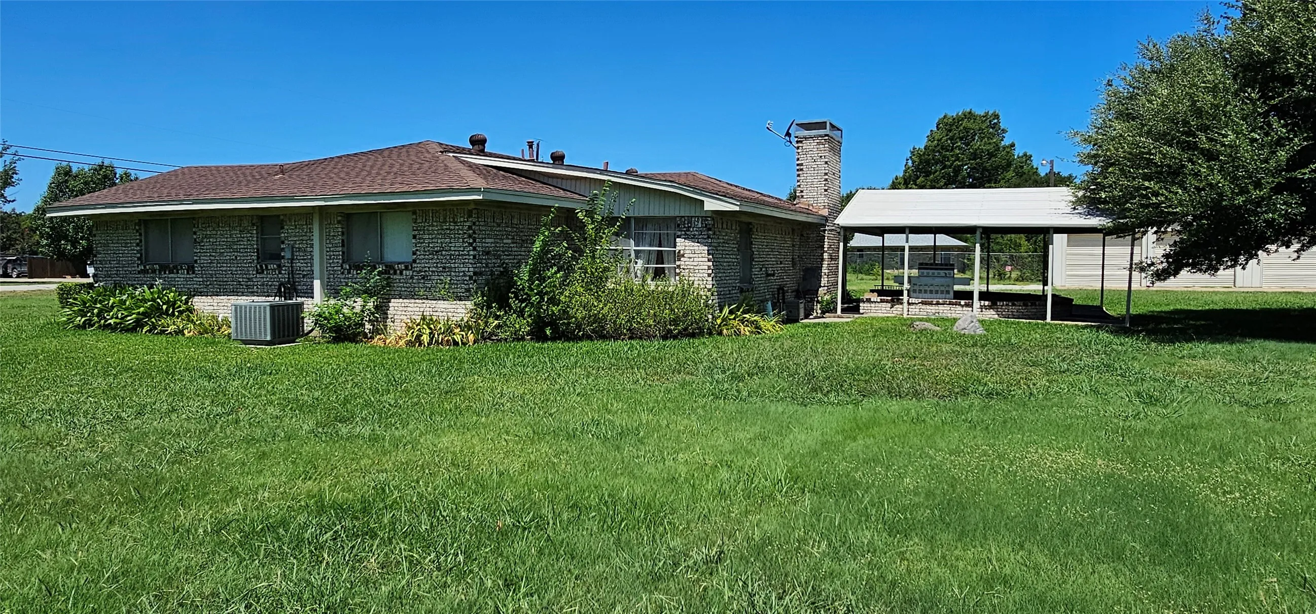 Single Family Residence For Sale in Kaufman County , 14325 Melody Lane, Forney, Texas 75126, 5 Bedrooms, 3 Bathrooms, 2 Garage spaces, 1,992 Sqft, built in 1969, Price $380,000, mls#21351583, Real Estate Agent in Forney, Homes For Sale in Kaufman county, Homes For Sale in Forney, Realtor in Forney Texas, Real Estate Brokerage Independent Realty Texas, Luminita Cordes Realtor