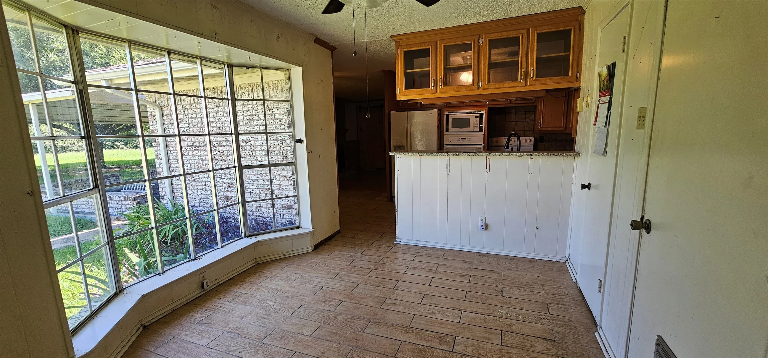 Single Family Residence For Sale in Kaufman County , 14325 Melody Lane, Forney, Texas 75126, 5 Bedrooms, 3 Bathrooms, 2 Garage spaces, 1,992 Sqft, built in 1969, Price $380,000, mls#21351583, Real Estate Agent in Forney, Homes For Sale in Kaufman county, Homes For Sale in Forney, Realtor in Forney Texas, Real Estate Brokerage Independent Realty Texas, Luminita Cordes Realtor