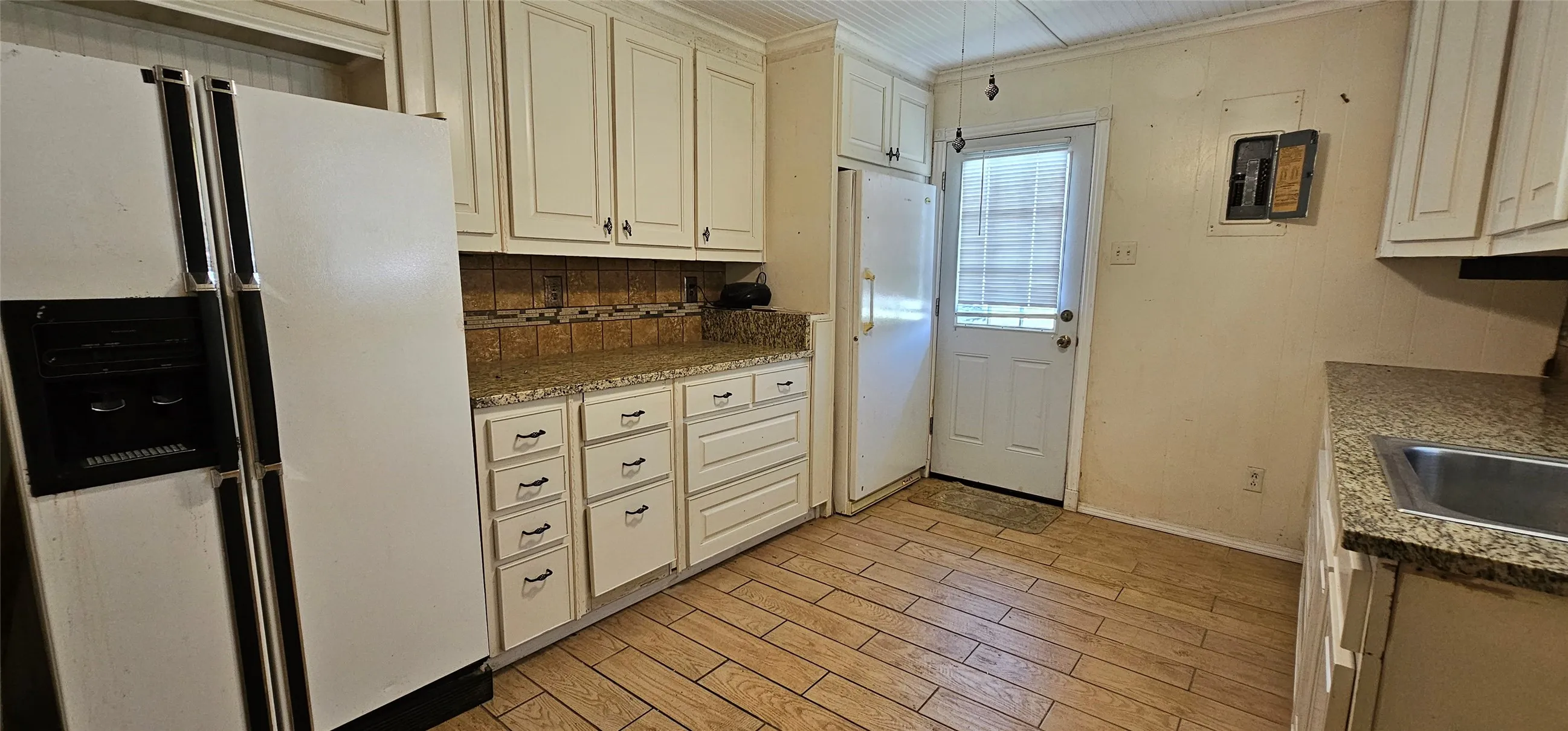 Single Family Residence For Sale in Kaufman County , 14325 Melody Lane, Forney, Texas 75126, 5 Bedrooms, 3 Bathrooms, 2 Garage spaces, 1,992 Sqft, built in 1969, Price $380,000, mls#21351583, Real Estate Agent in Forney, Homes For Sale in Kaufman county, Homes For Sale in Forney, Realtor in Forney Texas, Real Estate Brokerage Independent Realty Texas, Luminita Cordes Realtor