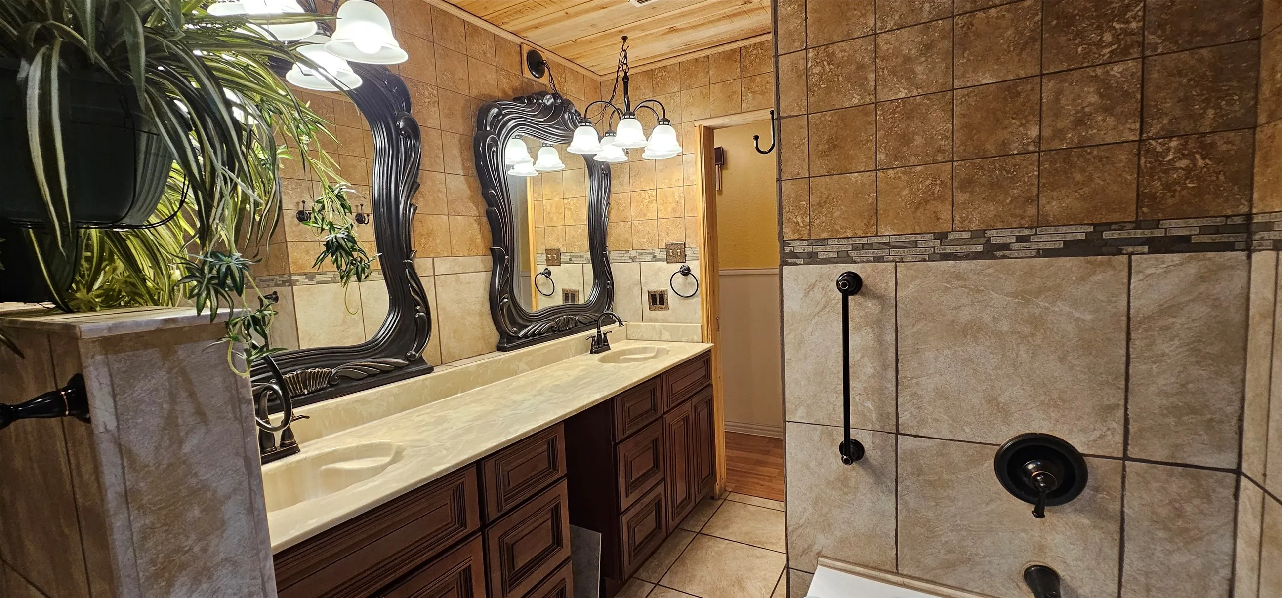 Single Family Residence For Sale in Kaufman County , 14325 Melody Lane, Forney, Texas 75126, 5 Bedrooms, 3 Bathrooms, 2 Garage spaces, 1,992 Sqft, built in 1969, Price $380,000, mls#21351583, Real Estate Agent in Forney, Homes For Sale in Kaufman county, Homes For Sale in Forney, Realtor in Forney Texas, Real Estate Brokerage Independent Realty Texas, Luminita Cordes Realtor