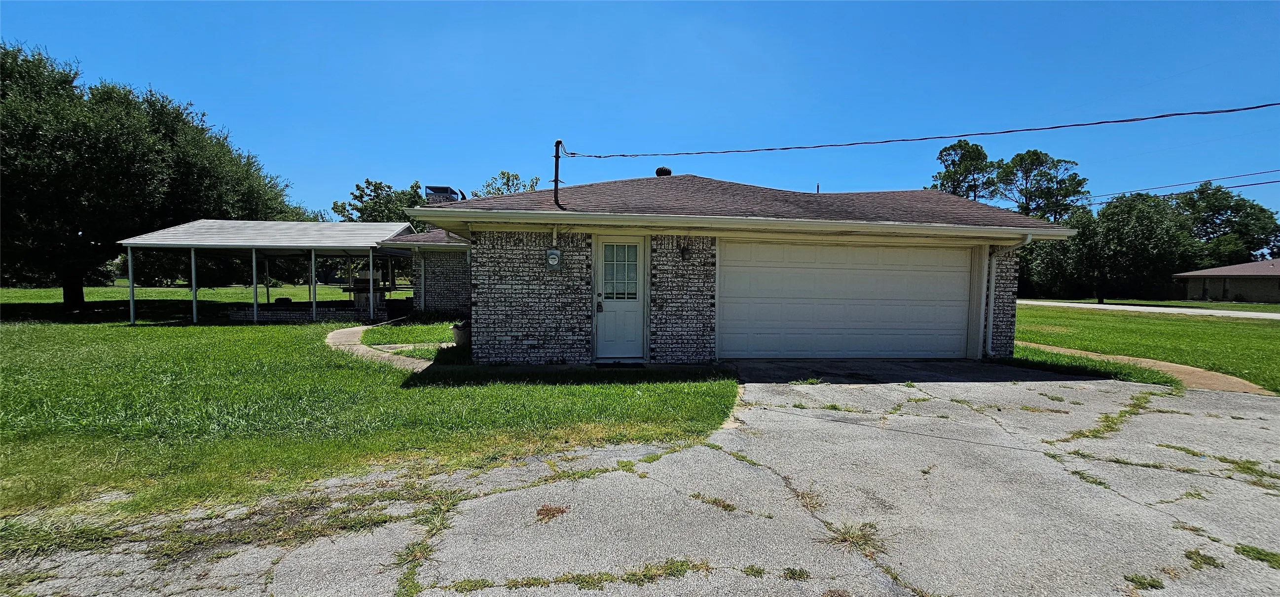 Single Family Residence For Sale in Kaufman County , 14325 Melody Lane, Forney, Texas 75126, 5 Bedrooms, 3 Bathrooms, 2 Garage spaces, 1,992 Sqft, built in 1969, Price $380,000, mls#21351583, Real Estate Agent in Forney, Homes For Sale in Kaufman county, Homes For Sale in Forney, Realtor in Forney Texas, Real Estate Brokerage Independent Realty Texas, Luminita Cordes Realtor