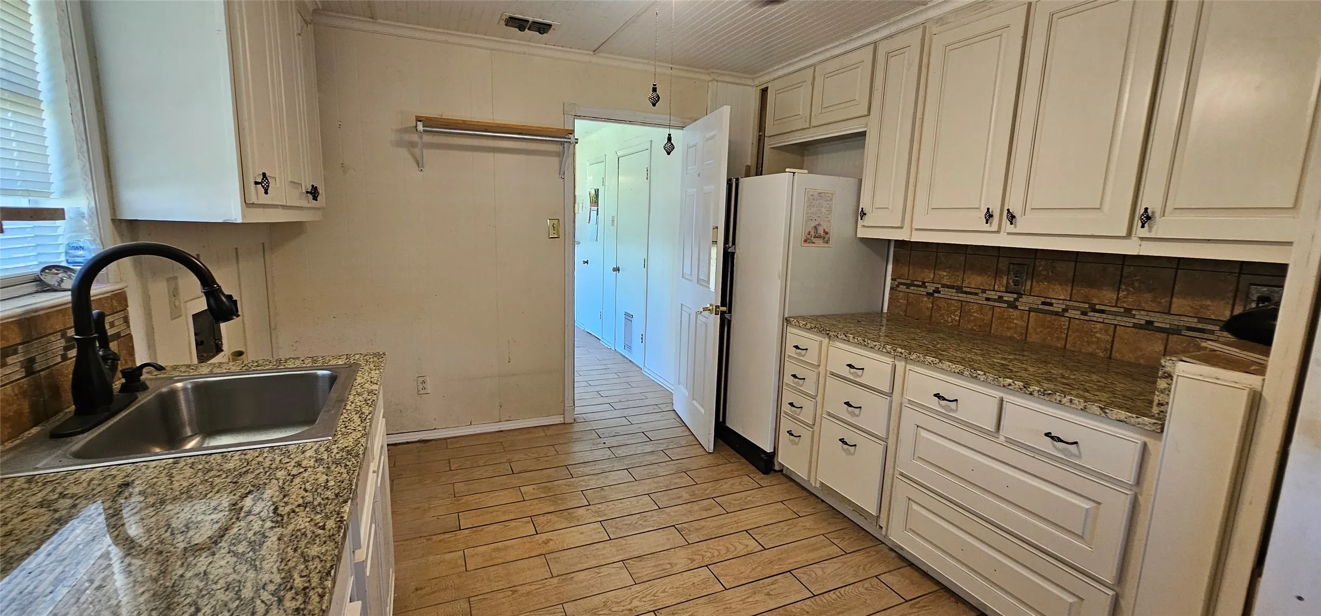 Single Family Residence For Sale in Kaufman County , 14325 Melody Lane, Forney, Texas 75126, 5 Bedrooms, 3 Bathrooms, 2 Garage spaces, 1,992 Sqft, built in 1969, Price $380,000, mls#21351583, Real Estate Agent in Forney, Homes For Sale in Kaufman county, Homes For Sale in Forney, Realtor in Forney Texas, Real Estate Brokerage Independent Realty Texas, Luminita Cordes Realtor