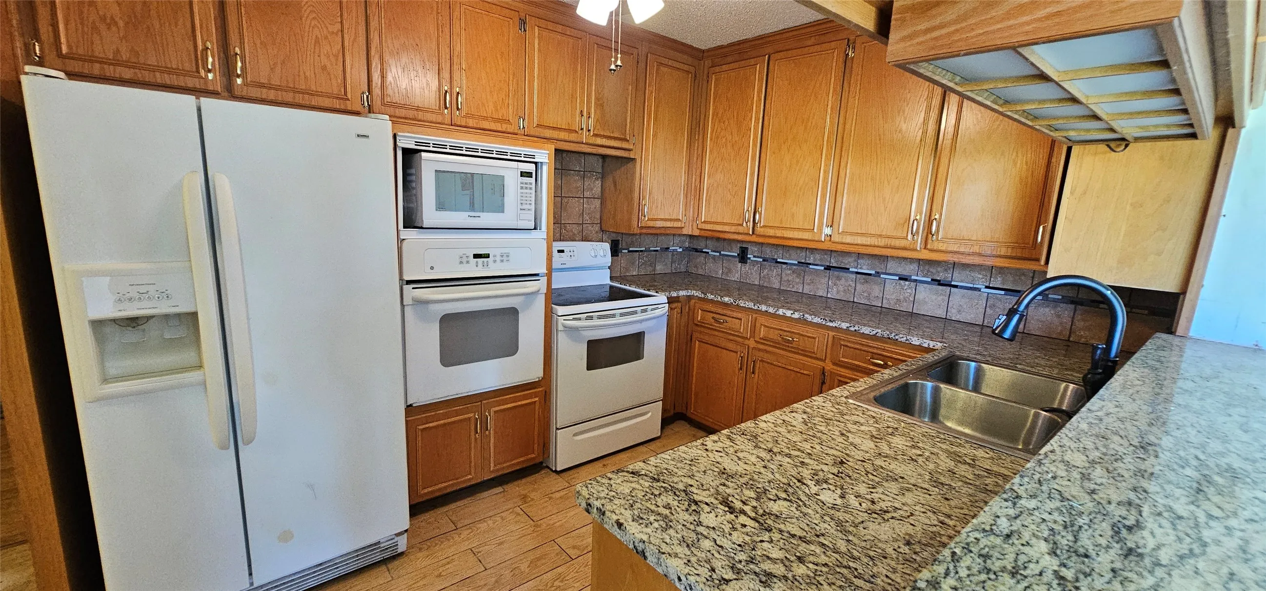 Single Family Residence For Sale in Kaufman County , 14325 Melody Lane, Forney, Texas 75126, 5 Bedrooms, 3 Bathrooms, 2 Garage spaces, 1,992 Sqft, built in 1969, Price $380,000, mls#21351583, Real Estate Agent in Forney, Homes For Sale in Kaufman county, Homes For Sale in Forney, Realtor in Forney Texas, Real Estate Brokerage Independent Realty Texas, Luminita Cordes Realtor