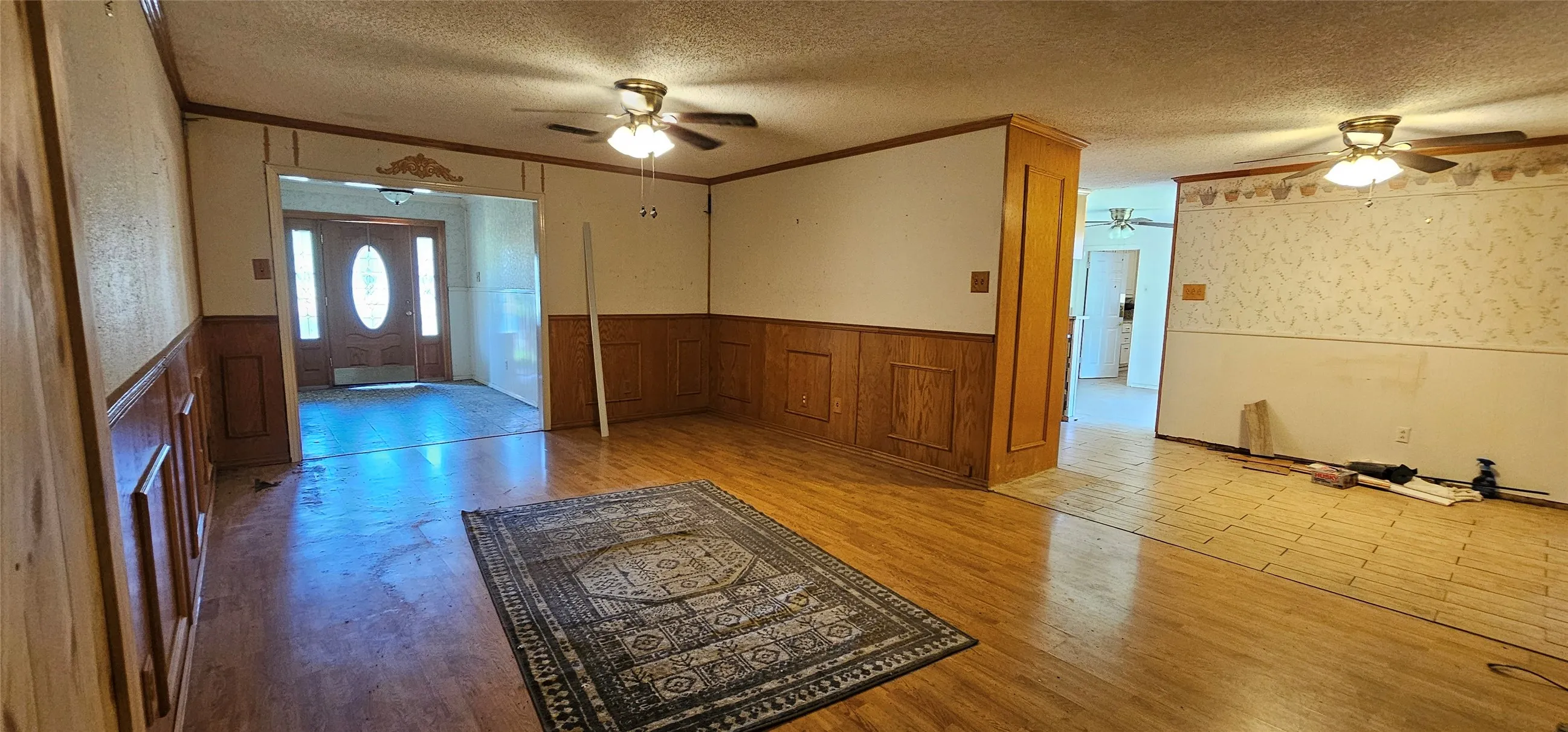 Single Family Residence For Sale in Kaufman County , 14325 Melody Lane, Forney, Texas 75126, 5 Bedrooms, 3 Bathrooms, 2 Garage spaces, 1,992 Sqft, built in 1969, Price $380,000, mls#21351583, Real Estate Agent in Forney, Homes For Sale in Kaufman county, Homes For Sale in Forney, Realtor in Forney Texas, Real Estate Brokerage Independent Realty Texas, Luminita Cordes Realtor