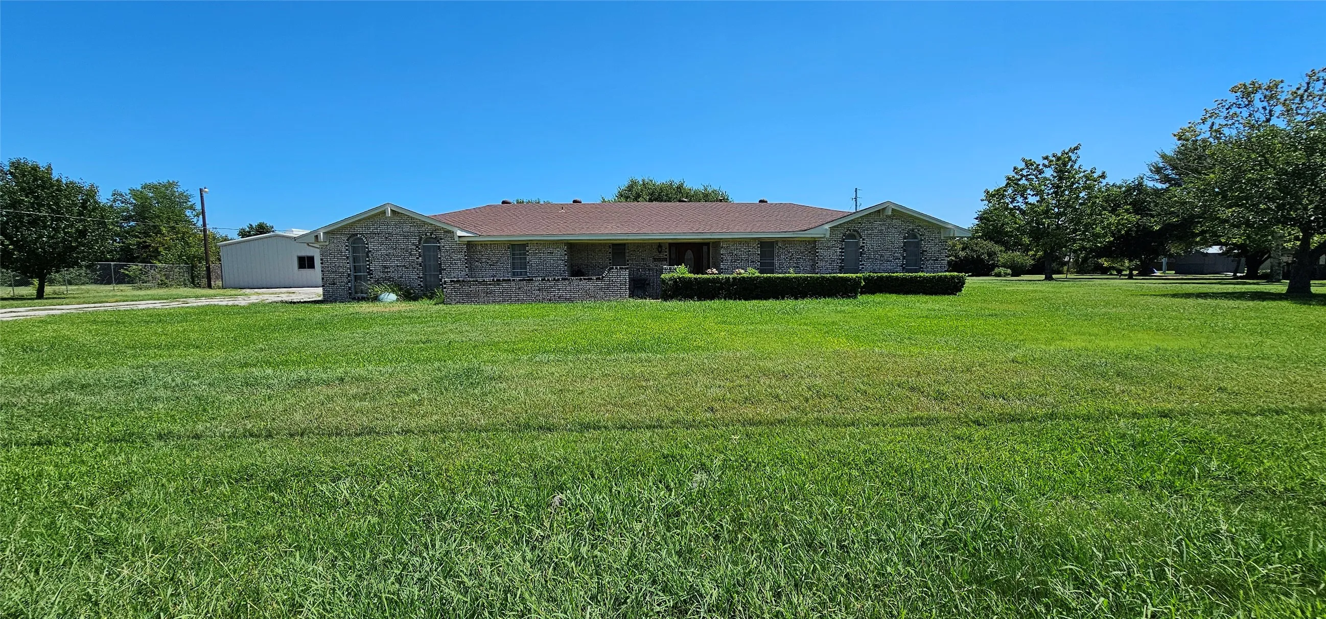 Single Family Residence For Sale in Kaufman County , 14325 Melody Lane, Forney, Texas 75126, 5 Bedrooms, 3 Bathrooms, 2 Garage spaces, 1,992 Sqft, built in 1969, Price $380,000, mls#21351583, Real Estate Agent in Forney, Homes For Sale in Kaufman county, Homes For Sale in Forney, Realtor in Forney Texas, Real Estate Brokerage Independent Realty Texas, Luminita Cordes Realtor
