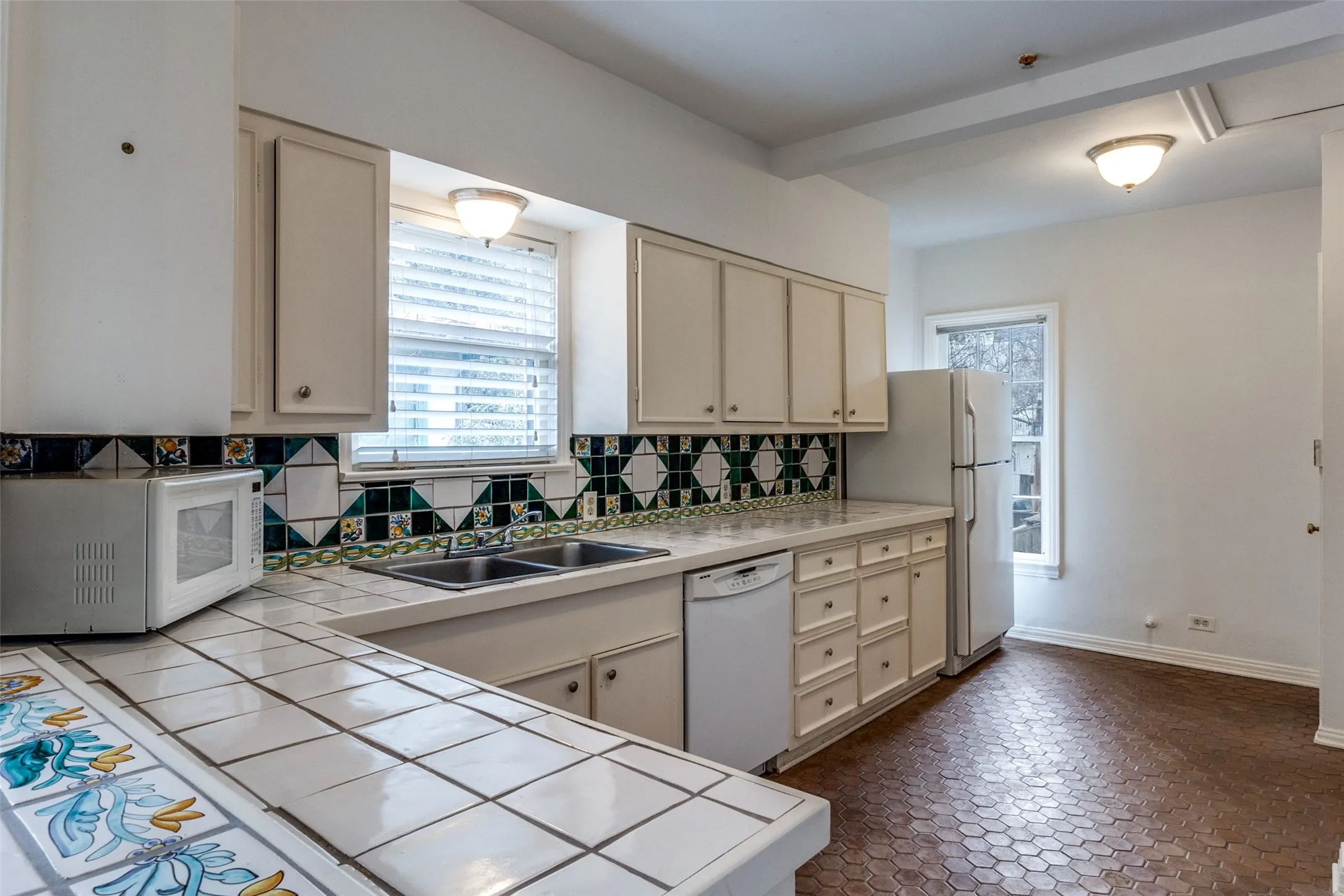 Duplex For Rent in Dallas County , 4526 Fairway Avenue, Highland Park, Texas 75219, 2 Bedrooms, 2 Bathrooms, 2 Garage spaces, 2,000 Sqft, built in 1935, Price $3,700, mls#21351477, Real Estate Agent in Highland Park, Homes For Rent in Dallas county, Homes For Rent in Highland Park, Realtor in Highland Park Texas, Real Estate Brokerage Independent Realty Texas, Luminita Cordes Realtor