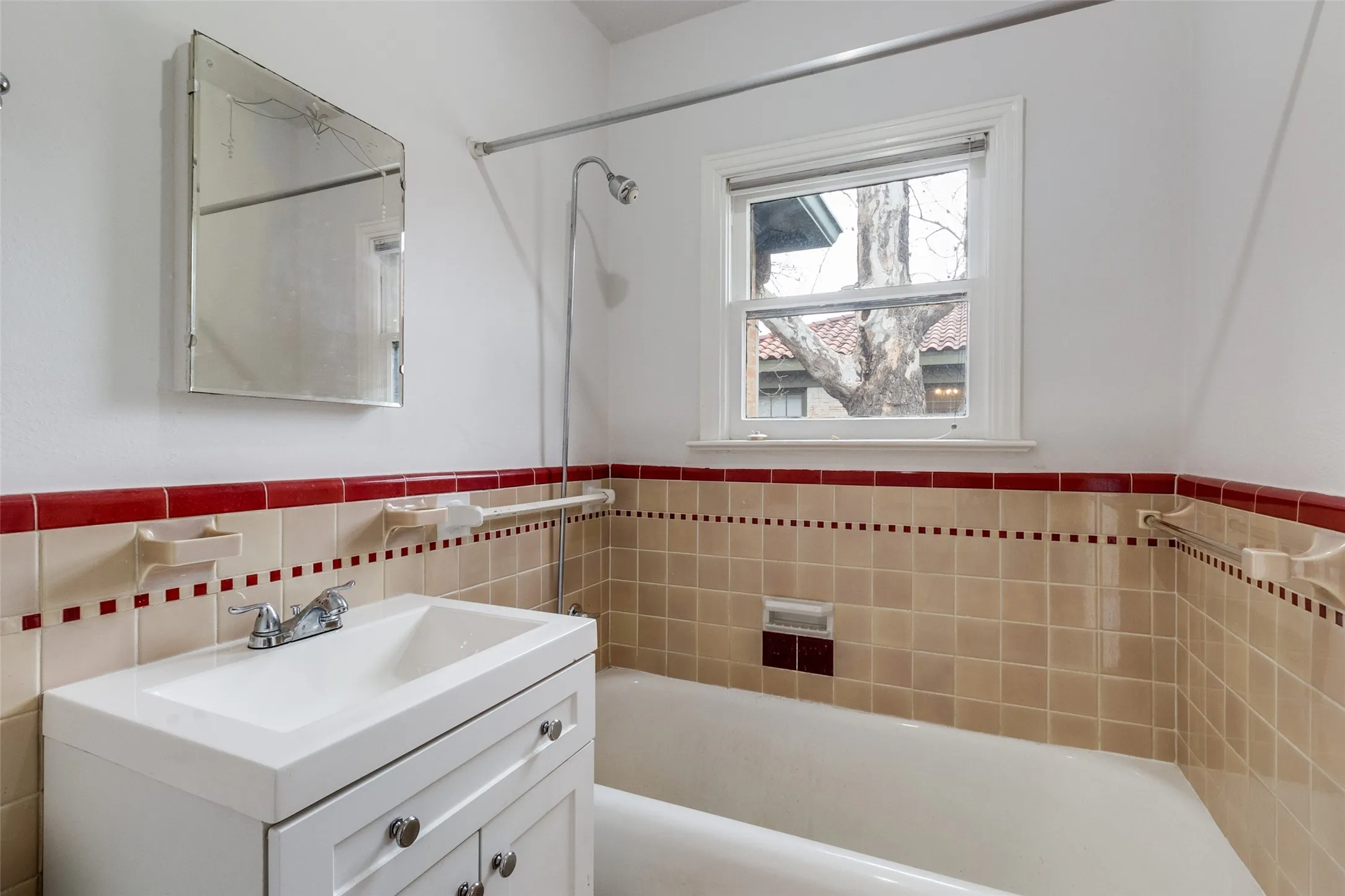 Duplex For Rent in Dallas County , 4526 Fairway Avenue, Highland Park, Texas 75219, 2 Bedrooms, 2 Bathrooms, 2 Garage spaces, 2,000 Sqft, built in 1935, Price $3,700, mls#21351477, Real Estate Agent in Highland Park, Homes For Rent in Dallas county, Homes For Rent in Highland Park, Realtor in Highland Park Texas, Real Estate Brokerage Independent Realty Texas, Luminita Cordes Realtor