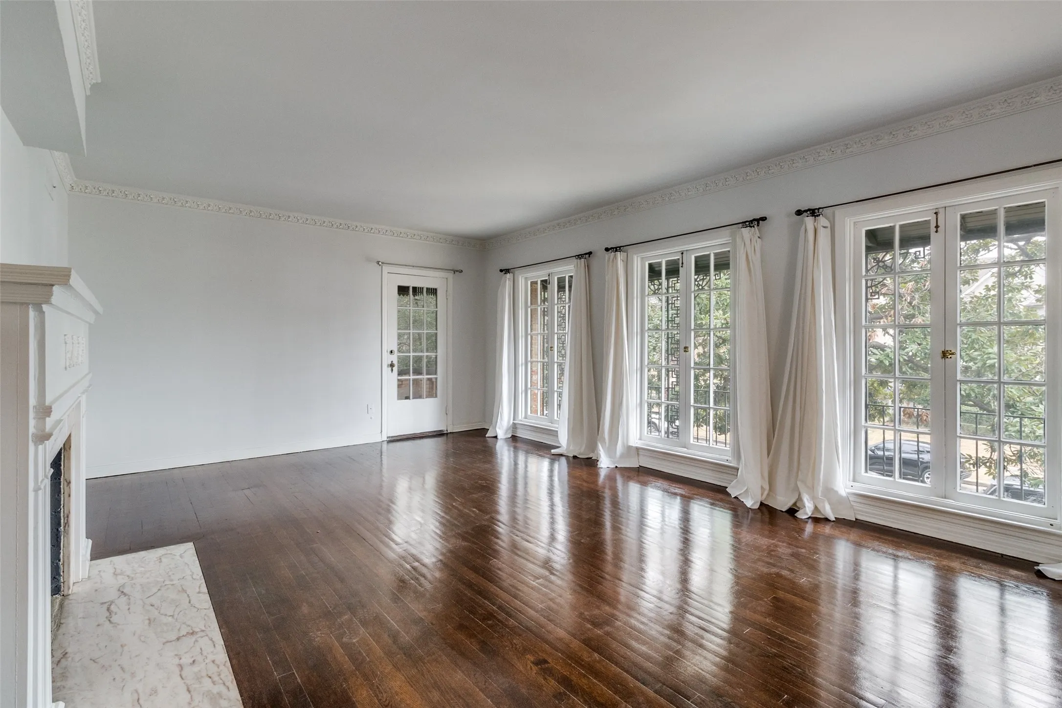 Duplex For Rent in Dallas County , 4526 Fairway Avenue, Highland Park, Texas 75219, 2 Bedrooms, 2 Bathrooms, 2 Garage spaces, 2,000 Sqft, built in 1935, Price $3,700, mls#21351477, Real Estate Agent in Highland Park, Homes For Rent in Dallas county, Homes For Rent in Highland Park, Realtor in Highland Park Texas, Real Estate Brokerage Independent Realty Texas, Luminita Cordes Realtor