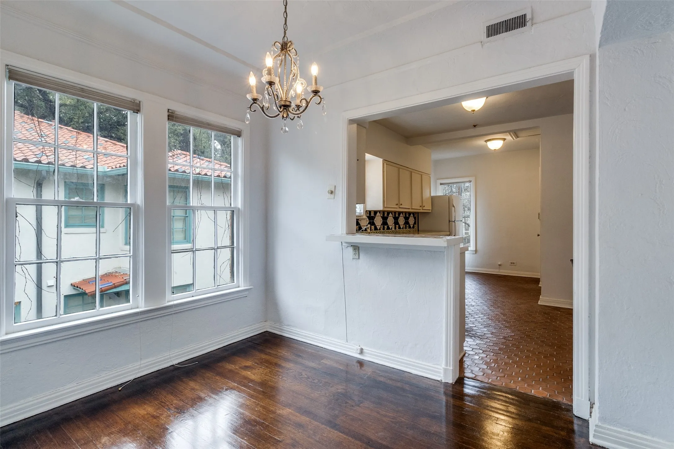 Duplex For Rent in Dallas County , 4526 Fairway Avenue, Highland Park, Texas 75219, 2 Bedrooms, 2 Bathrooms, 2 Garage spaces, 2,000 Sqft, built in 1935, Price $3,700, mls#21351477, Real Estate Agent in Highland Park, Homes For Rent in Dallas county, Homes For Rent in Highland Park, Realtor in Highland Park Texas, Real Estate Brokerage Independent Realty Texas, Luminita Cordes Realtor