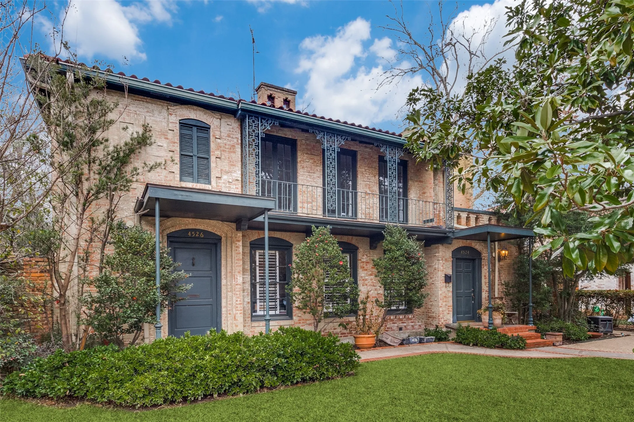 Duplex For Rent in Dallas County , 4526 Fairway Avenue, Highland Park, Texas 75219, 2 Bedrooms, 2 Bathrooms, 2 Garage spaces, 2,000 Sqft, built in 1935, Price $3,700, mls#21351477, Real Estate Agent in Highland Park, Homes For Rent in Dallas county, Homes For Rent in Highland Park, Realtor in Highland Park Texas, Real Estate Brokerage Independent Realty Texas, Luminita Cordes Realtor