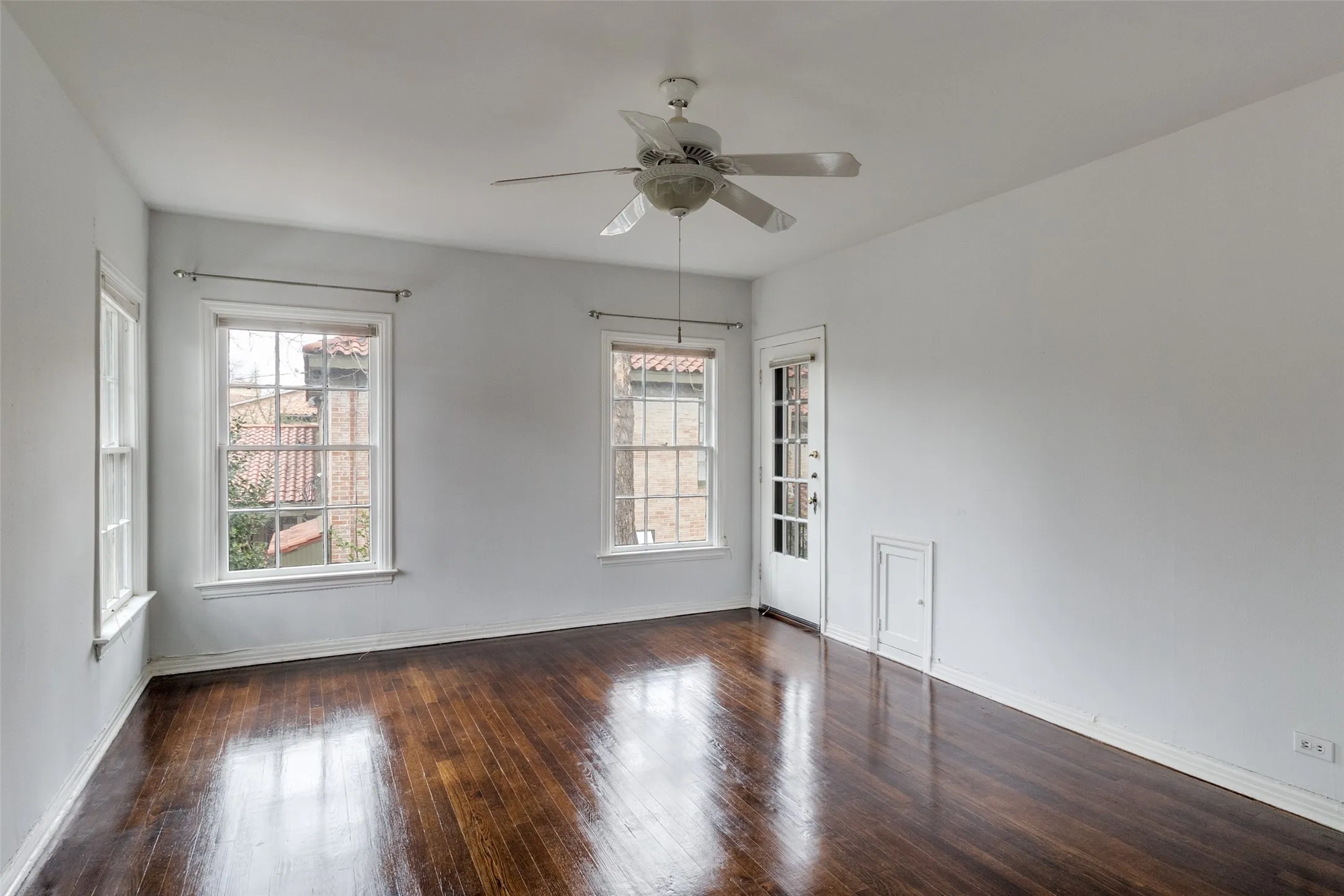 Duplex For Rent in Dallas County , 4526 Fairway Avenue, Highland Park, Texas 75219, 2 Bedrooms, 2 Bathrooms, 2 Garage spaces, 2,000 Sqft, built in 1935, Price $3,700, mls#21351477, Real Estate Agent in Highland Park, Homes For Rent in Dallas county, Homes For Rent in Highland Park, Realtor in Highland Park Texas, Real Estate Brokerage Independent Realty Texas, Luminita Cordes Realtor