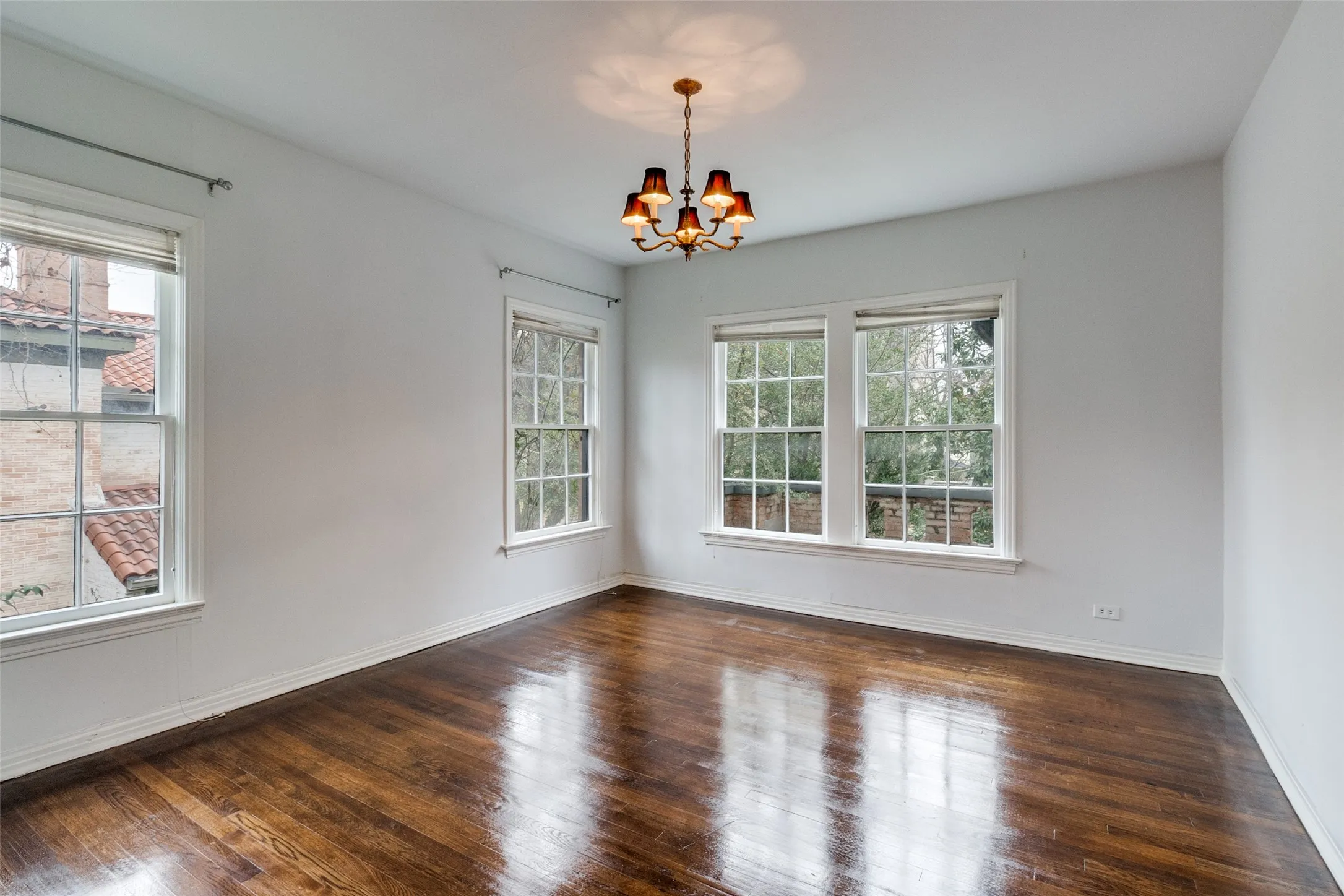 Duplex For Rent in Dallas County , 4526 Fairway Avenue, Highland Park, Texas 75219, 2 Bedrooms, 2 Bathrooms, 2 Garage spaces, 2,000 Sqft, built in 1935, Price $3,700, mls#21351477, Real Estate Agent in Highland Park, Homes For Rent in Dallas county, Homes For Rent in Highland Park, Realtor in Highland Park Texas, Real Estate Brokerage Independent Realty Texas, Luminita Cordes Realtor