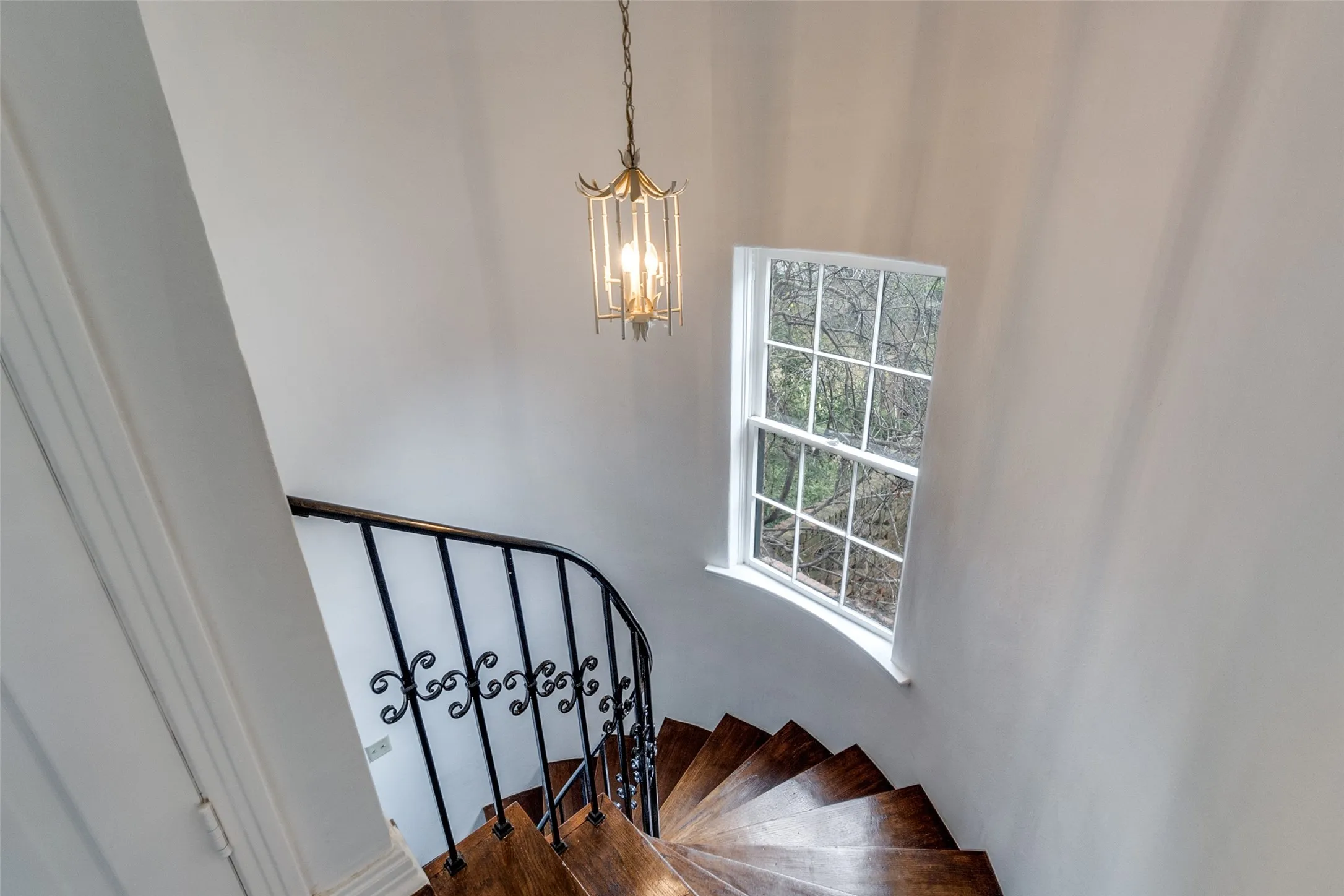 Duplex For Rent in Dallas County , 4526 Fairway Avenue, Highland Park, Texas 75219, 2 Bedrooms, 2 Bathrooms, 2 Garage spaces, 2,000 Sqft, built in 1935, Price $3,700, mls#21351477, Real Estate Agent in Highland Park, Homes For Rent in Dallas county, Homes For Rent in Highland Park, Realtor in Highland Park Texas, Real Estate Brokerage Independent Realty Texas, Luminita Cordes Realtor