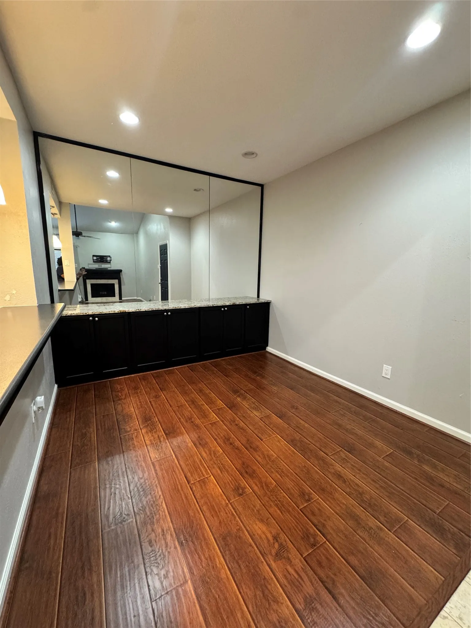 Condominium For Rent in Dallas County , 8601 Park Lane 732, Dallas, Texas 75231, 1 Bedroom, 1 Bathroom, Garage spaces, 794 Sqft, built in 1982, mls#21351598, Real Estate Agent in Dallas, Homes For Rent in Dallas county, Homes For Rent in Dallas, Realtor in Dallas Texas, Real Estate Brokerage Independent Realty Texas, Luminita Cordes Realtor