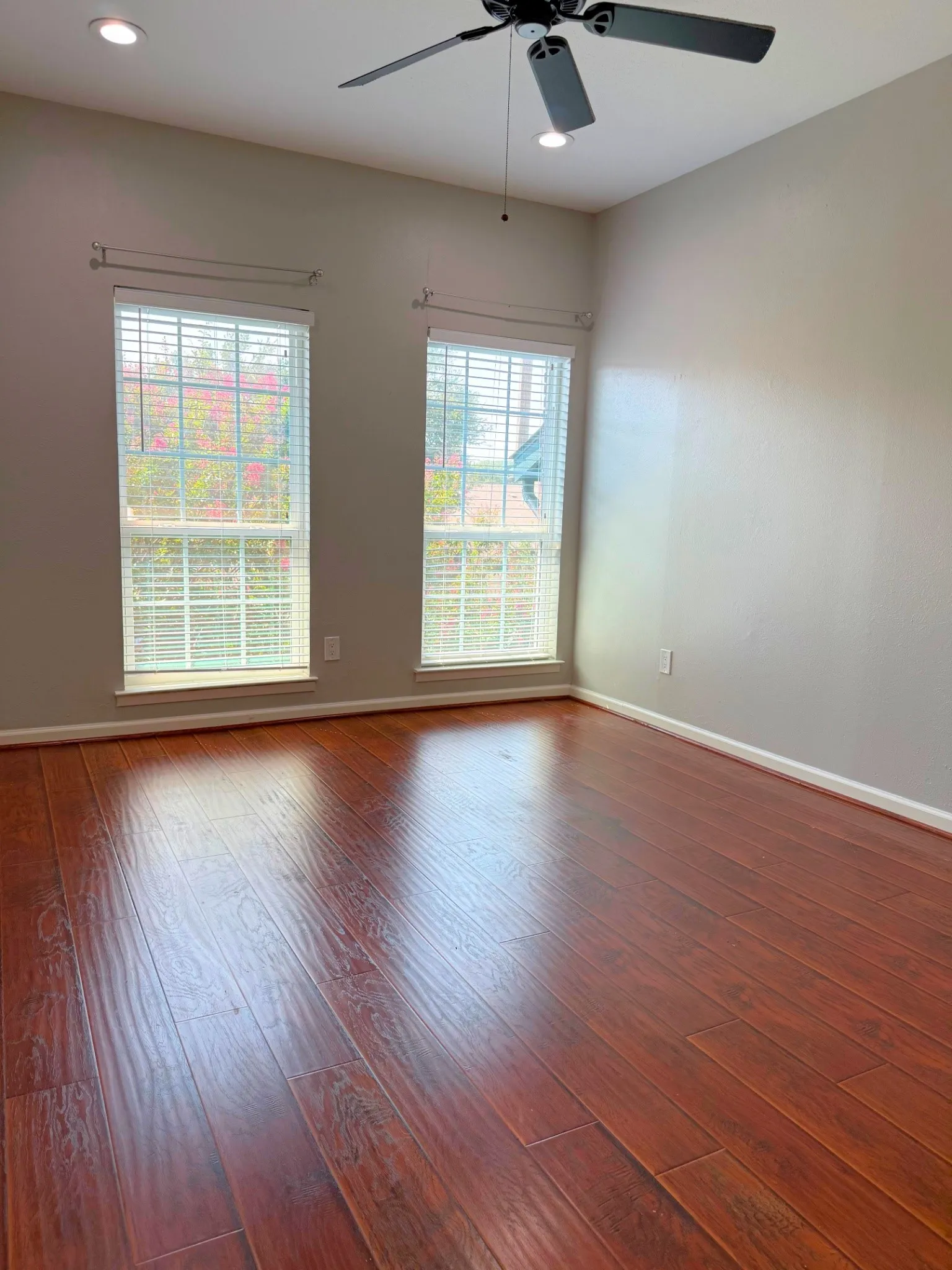 Condominium For Rent in Dallas County , 8601 Park Lane 732, Dallas, Texas 75231, 1 Bedroom, 1 Bathroom, Garage spaces, 794 Sqft, built in 1982, mls#21351598, Real Estate Agent in Dallas, Homes For Rent in Dallas county, Homes For Rent in Dallas, Realtor in Dallas Texas, Real Estate Brokerage Independent Realty Texas, Luminita Cordes Realtor