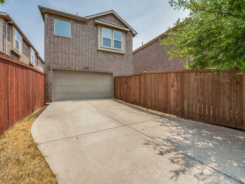 Single Family Residence For Rent in Collin County , 3724 Cobblecreek Drive, Mc Kinney, Texas 75070, 3 Bedroom, 3 Bathroom, 2 Garage spaces, 2,039 Sqft, built in 2016, mls#21344961, Real Estate Agent in Mc Kinney, Homes For Rent in Collin county, Homes For Rent in Mc Kinney, Realtor in Mc Kinney Texas, Real Estate Brokerage Independent Realty Texas, Luminita Cordes Realtor