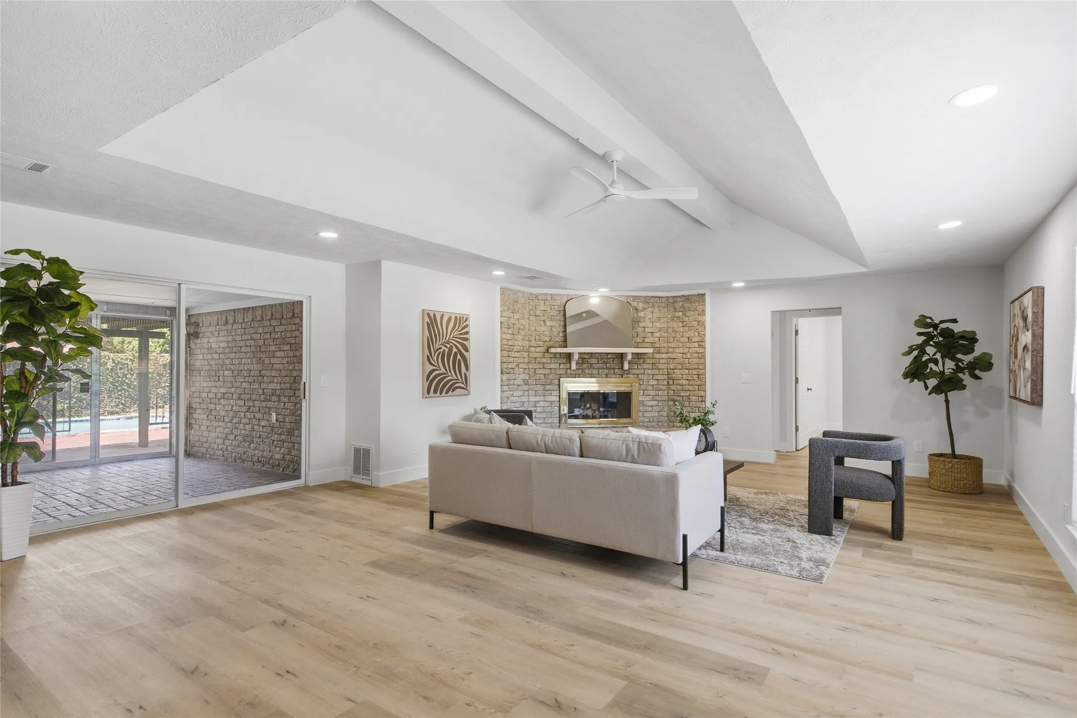 Single Family Residence For Sale in Collin County , 2017 Westridge Drive, Plano, Texas 75075, 4 Bedroom, 3 Bathroom, 2 Garage spaces, 2,289 Sqft, built in 1968, mls#21349553, Real Estate Agent in Plano, Homes For Sale in Collin county, Homes For Sale in Plano, Realtor in Plano Texas, Real Estate Brokerage Independent Realty Texas, Luminita Cordes Realtor