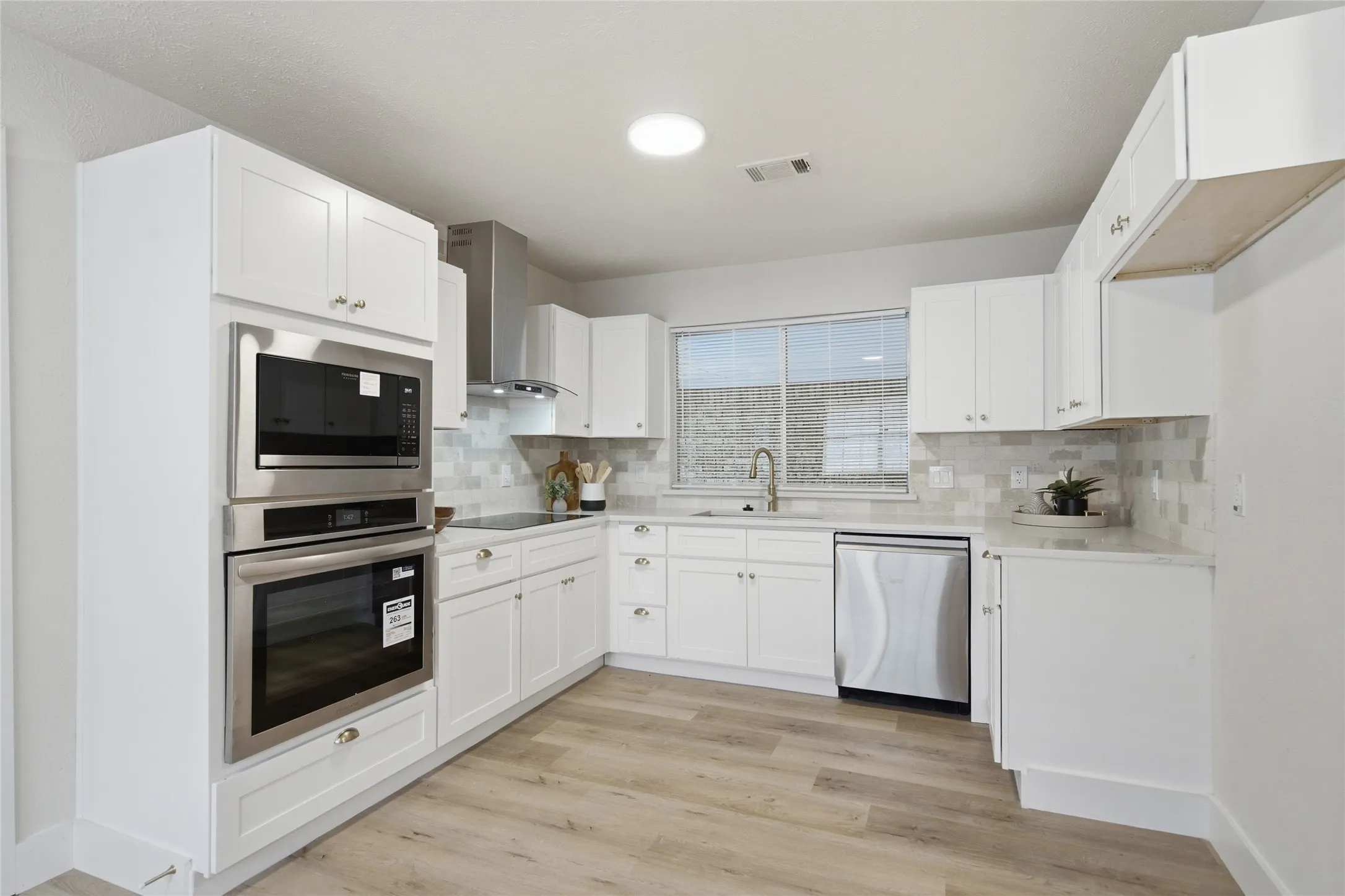 Single Family Residence For Sale in Collin County , 2017 Westridge Drive, Plano, Texas 75075, 4 Bedroom, 3 Bathroom, 2 Garage spaces, 2,289 Sqft, built in 1968, mls#21349553, Real Estate Agent in Plano, Homes For Sale in Collin county, Homes For Sale in Plano, Realtor in Plano Texas, Real Estate Brokerage Independent Realty Texas, Luminita Cordes Realtor