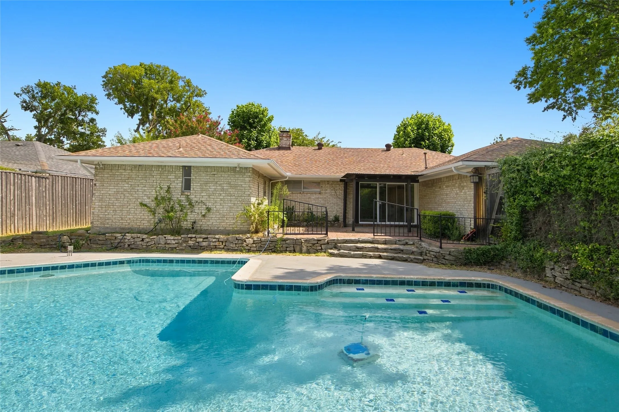 Single Family Residence For Sale in Collin County , 2017 Westridge Drive, Plano, Texas 75075, 4 Bedroom, 3 Bathroom, 2 Garage spaces, 2,289 Sqft, built in 1968, mls#21349553, Real Estate Agent in Plano, Homes For Sale in Collin county, Homes For Sale in Plano, Realtor in Plano Texas, Real Estate Brokerage Independent Realty Texas, Luminita Cordes Realtor