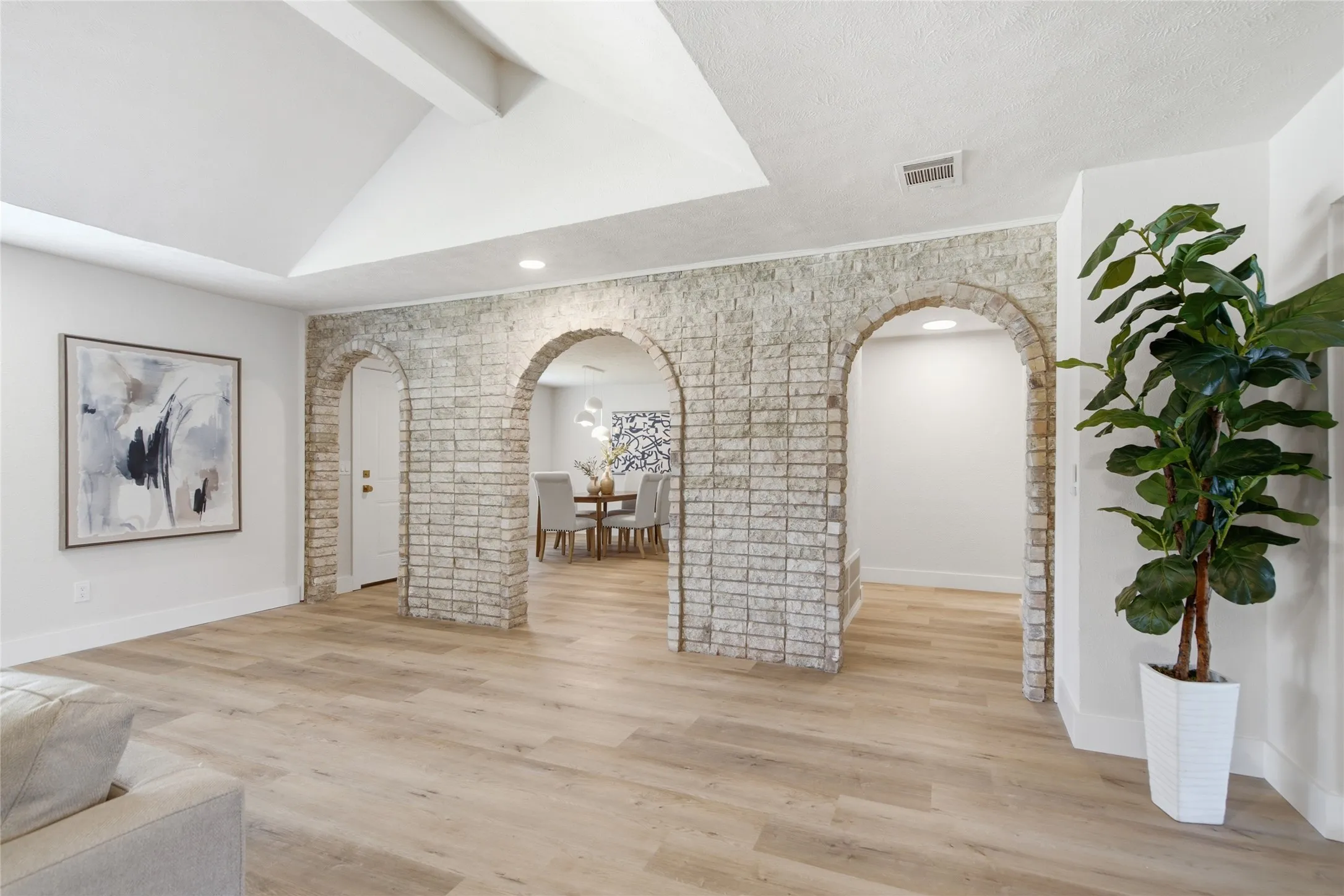 Single Family Residence For Sale in Collin County , 2017 Westridge Drive, Plano, Texas 75075, 4 Bedroom, 3 Bathroom, 2 Garage spaces, 2,289 Sqft, built in 1968, mls#21349553, Real Estate Agent in Plano, Homes For Sale in Collin county, Homes For Sale in Plano, Realtor in Plano Texas, Real Estate Brokerage Independent Realty Texas, Luminita Cordes Realtor