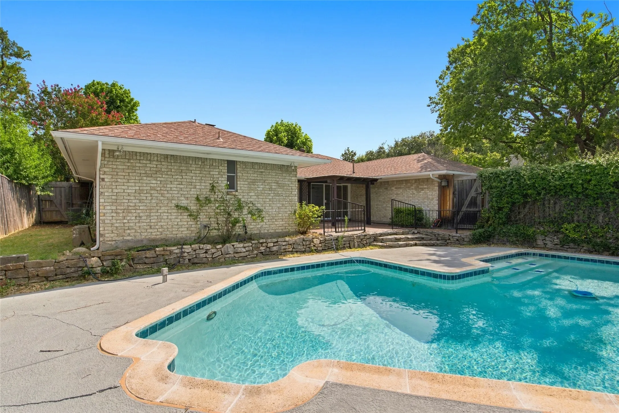 Single Family Residence For Sale in Collin County , 2017 Westridge Drive, Plano, Texas 75075, 4 Bedroom, 3 Bathroom, 2 Garage spaces, 2,289 Sqft, built in 1968, mls#21349553, Real Estate Agent in Plano, Homes For Sale in Collin county, Homes For Sale in Plano, Realtor in Plano Texas, Real Estate Brokerage Independent Realty Texas, Luminita Cordes Realtor