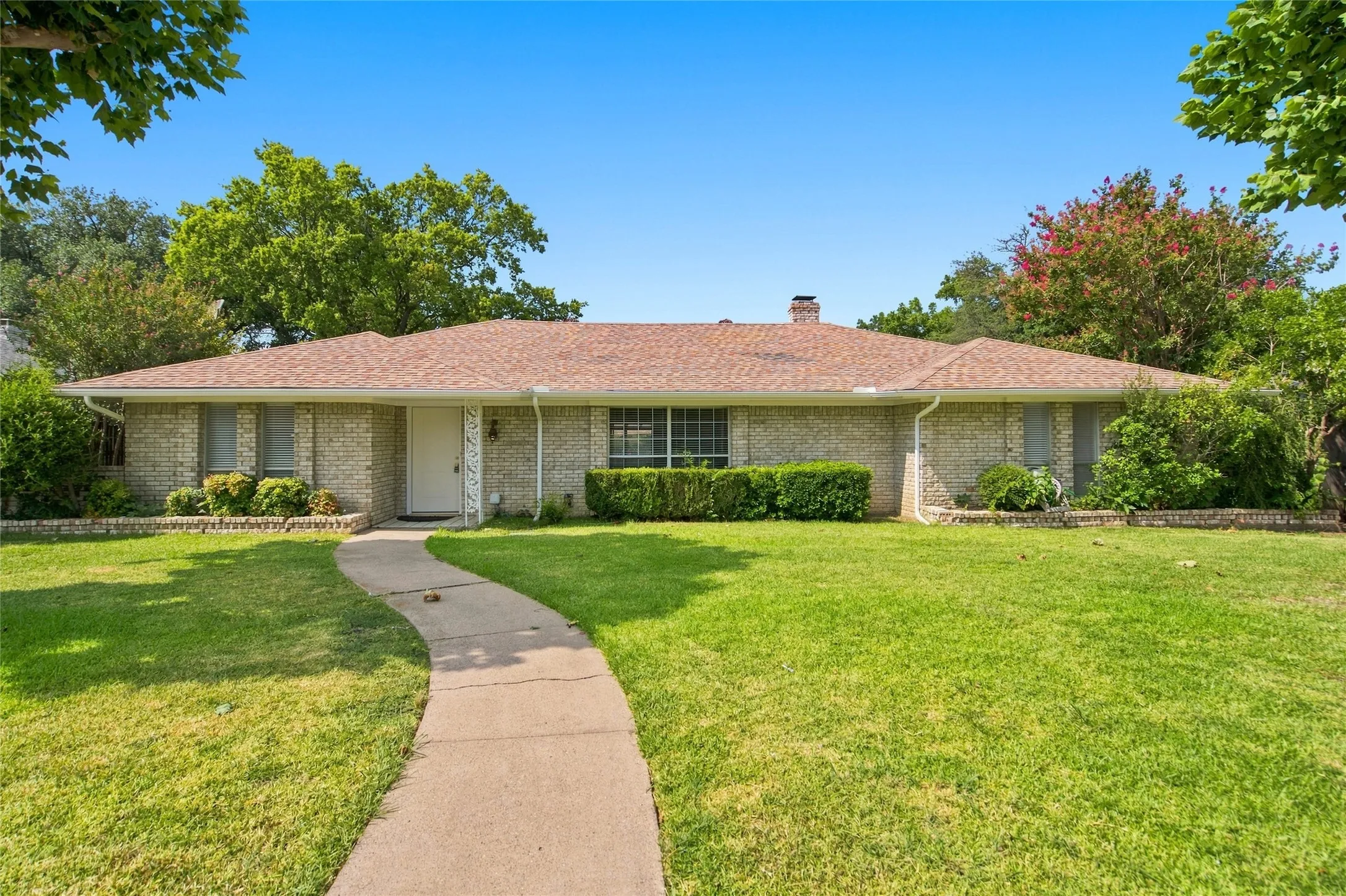 Single Family Residence For Sale in Collin County , 2017 Westridge Drive, Plano, Texas 75075, 4 Bedroom, 3 Bathroom, 2 Garage spaces, 2,289 Sqft, built in 1968, mls#21349553, Real Estate Agent in Plano, Homes For Sale in Collin county, Homes For Sale in Plano, Realtor in Plano Texas, Real Estate Brokerage Independent Realty Texas, Luminita Cordes Realtor
