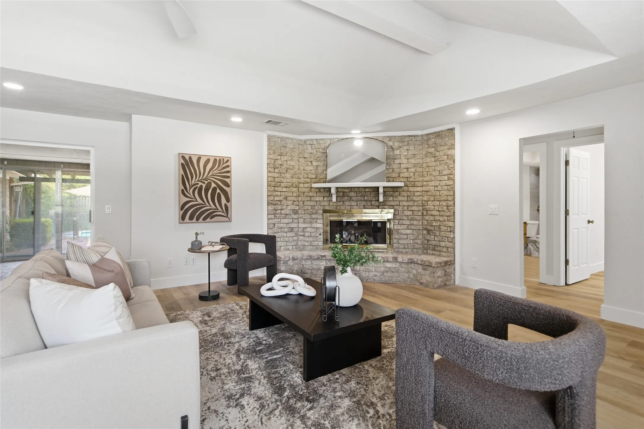 Single Family Residence For Sale in Collin County , 2017 Westridge Drive, Plano, Texas 75075, 4 Bedroom, 3 Bathroom, 2 Garage spaces, 2,289 Sqft, built in 1968, mls#21349553, Real Estate Agent in Plano, Homes For Sale in Collin county, Homes For Sale in Plano, Realtor in Plano Texas, Real Estate Brokerage Independent Realty Texas, Luminita Cordes Realtor