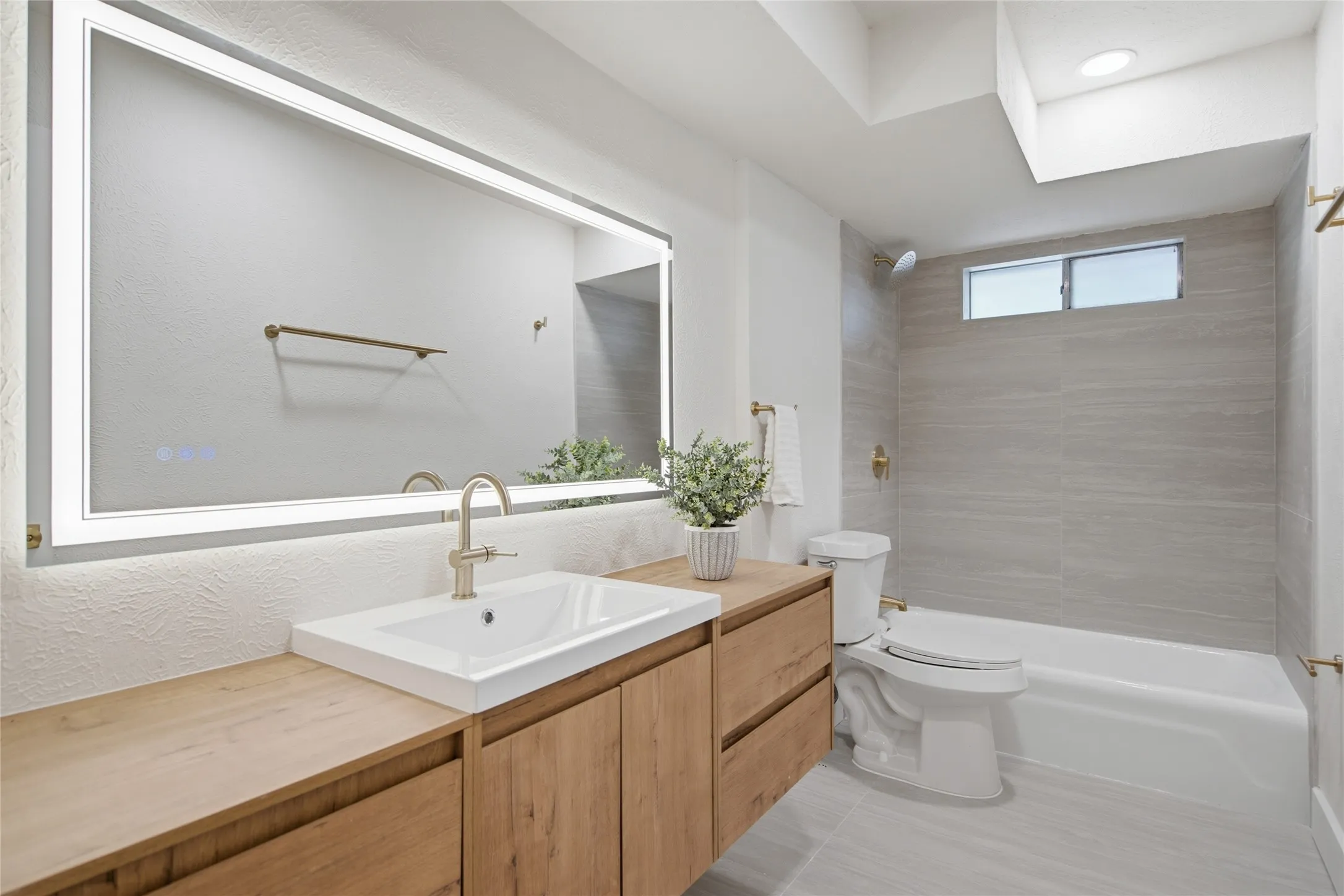 Single Family Residence For Sale in Collin County , 2017 Westridge Drive, Plano, Texas 75075, 4 Bedroom, 3 Bathroom, 2 Garage spaces, 2,289 Sqft, built in 1968, mls#21349553, Real Estate Agent in Plano, Homes For Sale in Collin county, Homes For Sale in Plano, Realtor in Plano Texas, Real Estate Brokerage Independent Realty Texas, Luminita Cordes Realtor