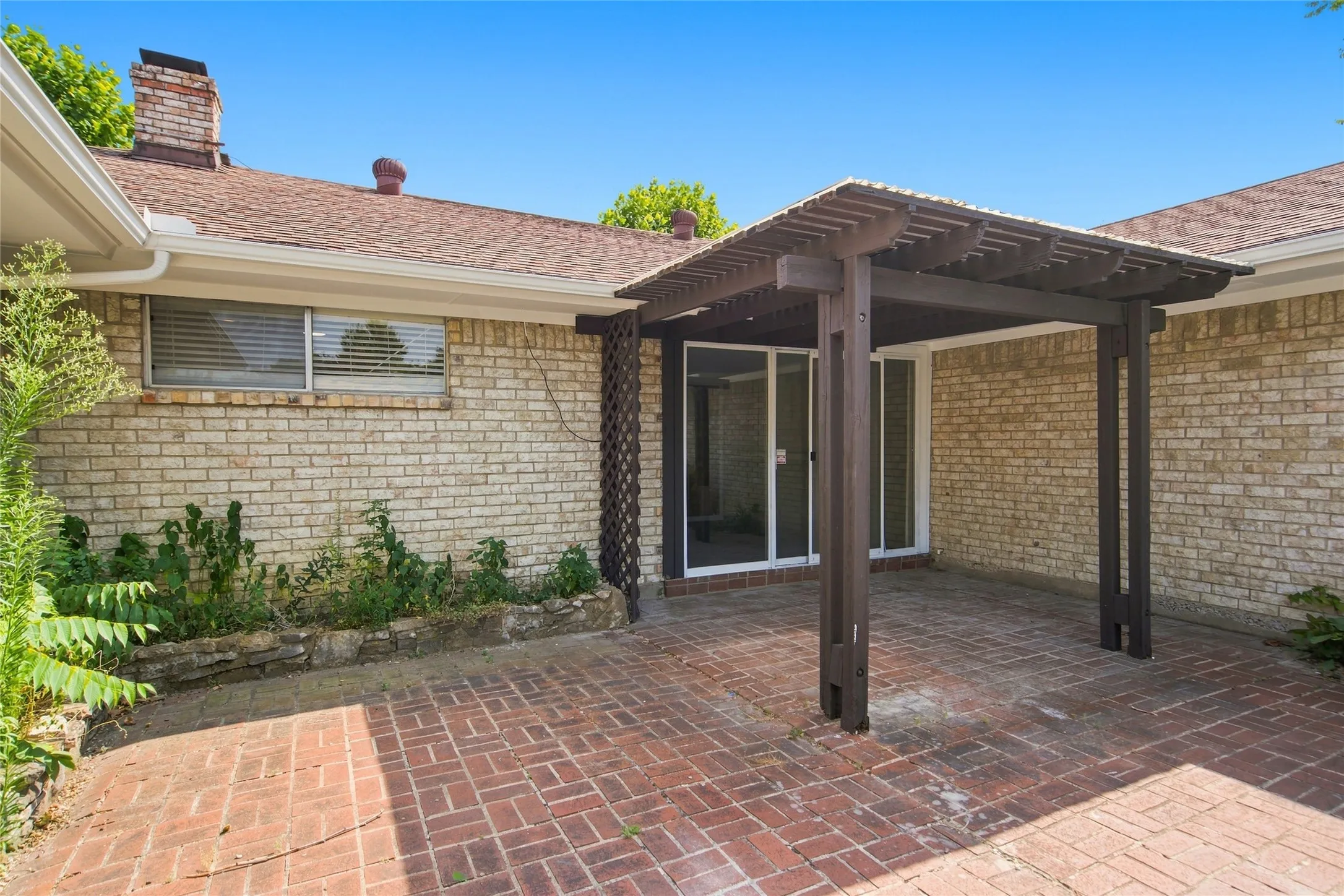 Single Family Residence For Sale in Collin County , 2017 Westridge Drive, Plano, Texas 75075, 4 Bedroom, 3 Bathroom, 2 Garage spaces, 2,289 Sqft, built in 1968, mls#21349553, Real Estate Agent in Plano, Homes For Sale in Collin county, Homes For Sale in Plano, Realtor in Plano Texas, Real Estate Brokerage Independent Realty Texas, Luminita Cordes Realtor