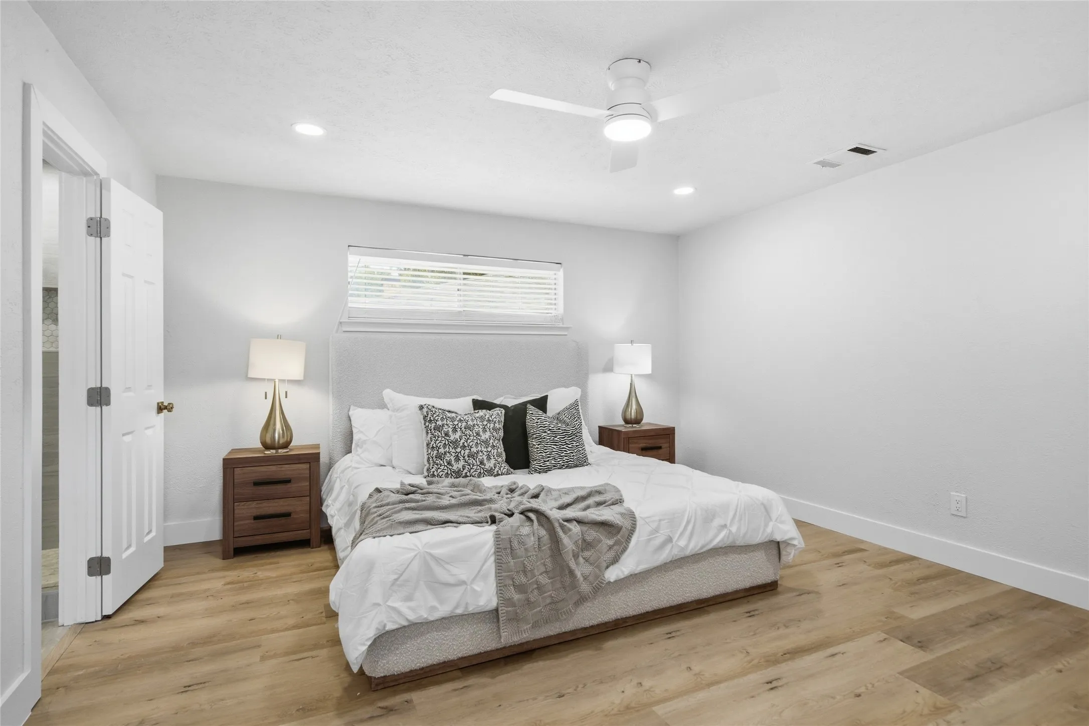 Single Family Residence For Sale in Collin County , 2017 Westridge Drive, Plano, Texas 75075, 4 Bedroom, 3 Bathroom, 2 Garage spaces, 2,289 Sqft, built in 1968, mls#21349553, Real Estate Agent in Plano, Homes For Sale in Collin county, Homes For Sale in Plano, Realtor in Plano Texas, Real Estate Brokerage Independent Realty Texas, Luminita Cordes Realtor