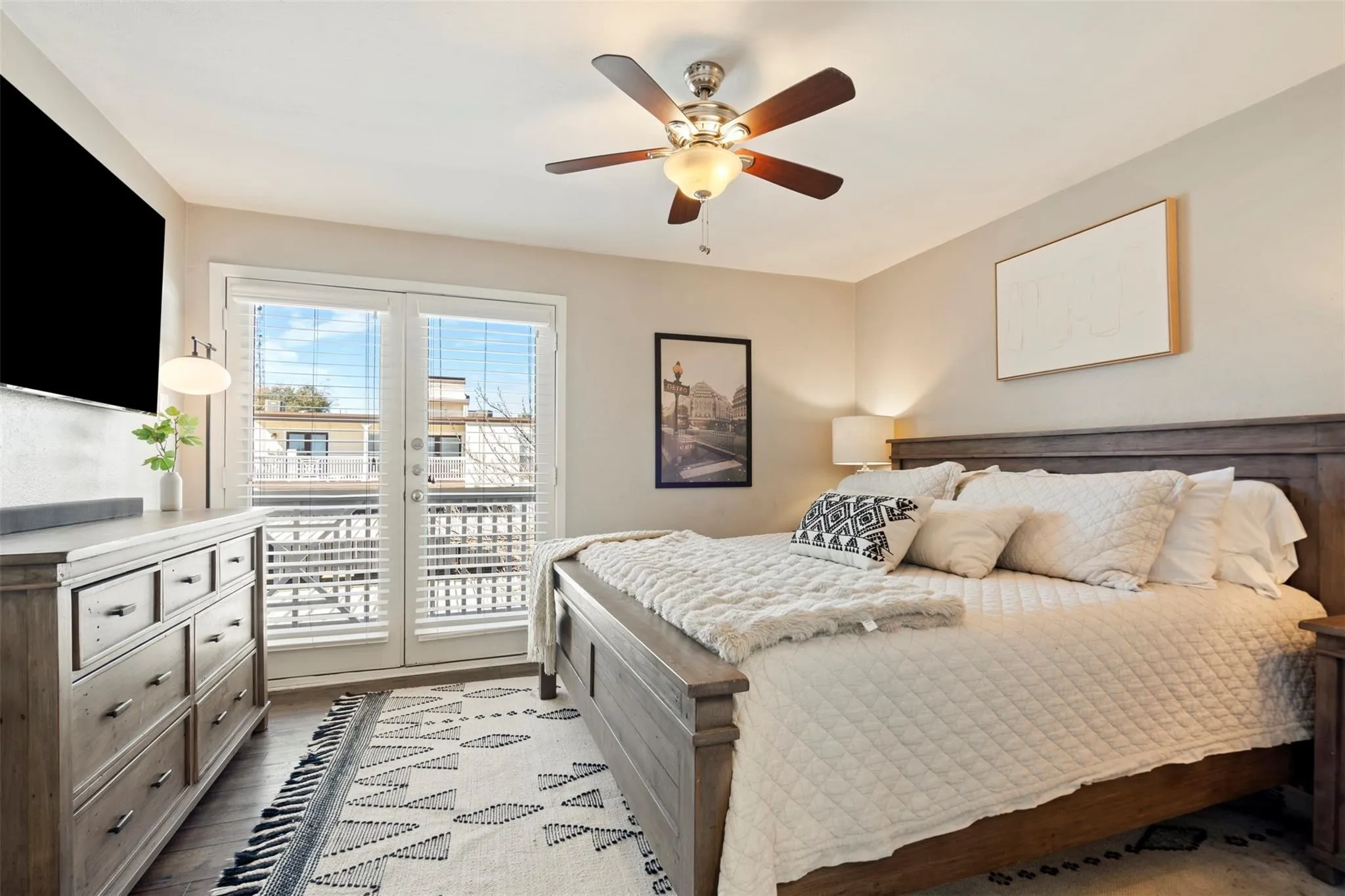 Condominium For Rent in Dallas County , 5916 Sandhurst Lane 225, Dallas, Texas 75206, 2 Bedroom, 2 Bathroom, Garage spaces, 1,046 Sqft, built in 1967, mls#21351608, Real Estate Agent in Dallas, Homes For Rent in Dallas county, Homes For Rent in Dallas, Realtor in Dallas Texas, Real Estate Brokerage Independent Realty Texas, Luminita Cordes Realtor
