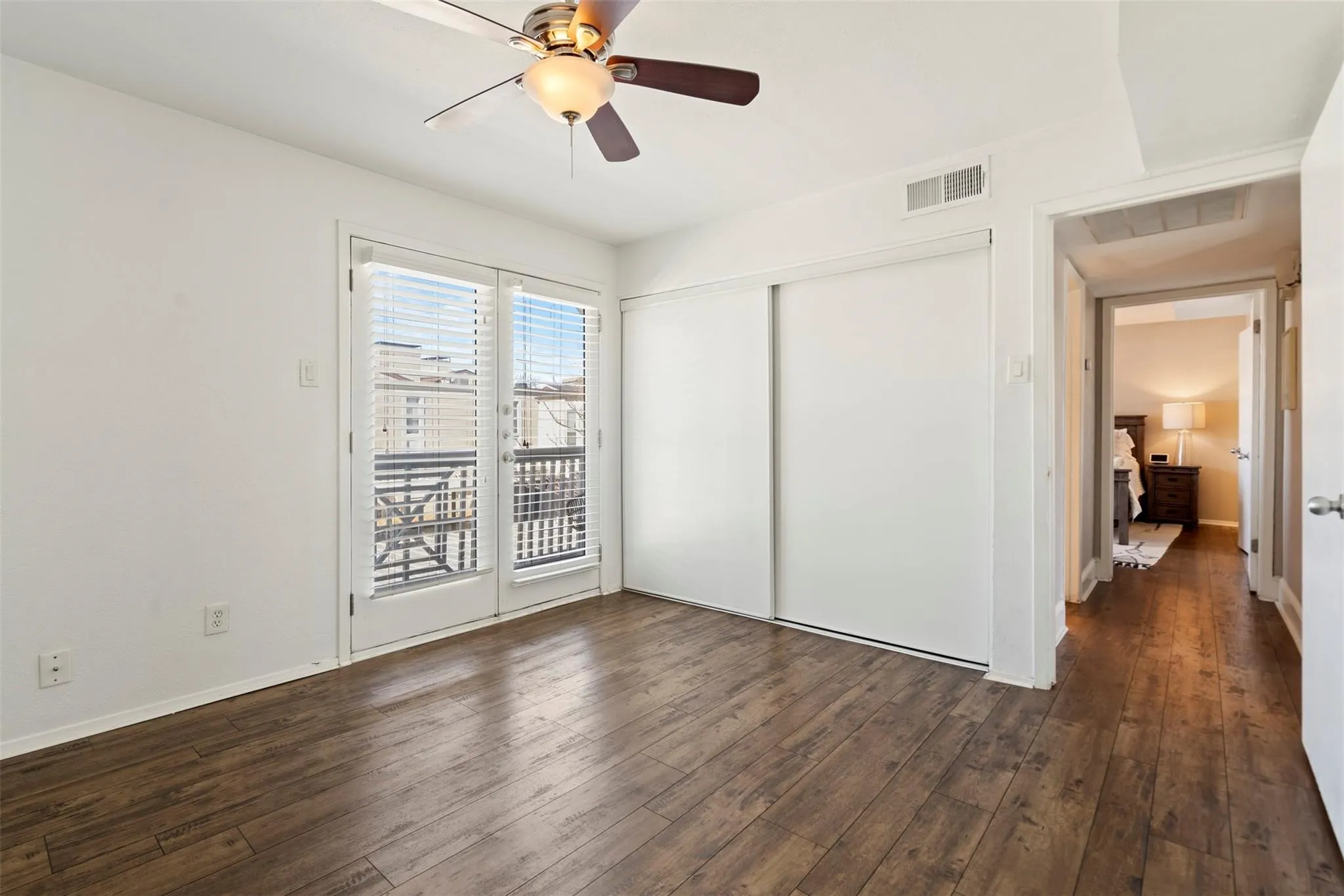 Condominium For Rent in Dallas County , 5916 Sandhurst Lane 225, Dallas, Texas 75206, 2 Bedroom, 2 Bathroom, Garage spaces, 1,046 Sqft, built in 1967, mls#21351608, Real Estate Agent in Dallas, Homes For Rent in Dallas county, Homes For Rent in Dallas, Realtor in Dallas Texas, Real Estate Brokerage Independent Realty Texas, Luminita Cordes Realtor