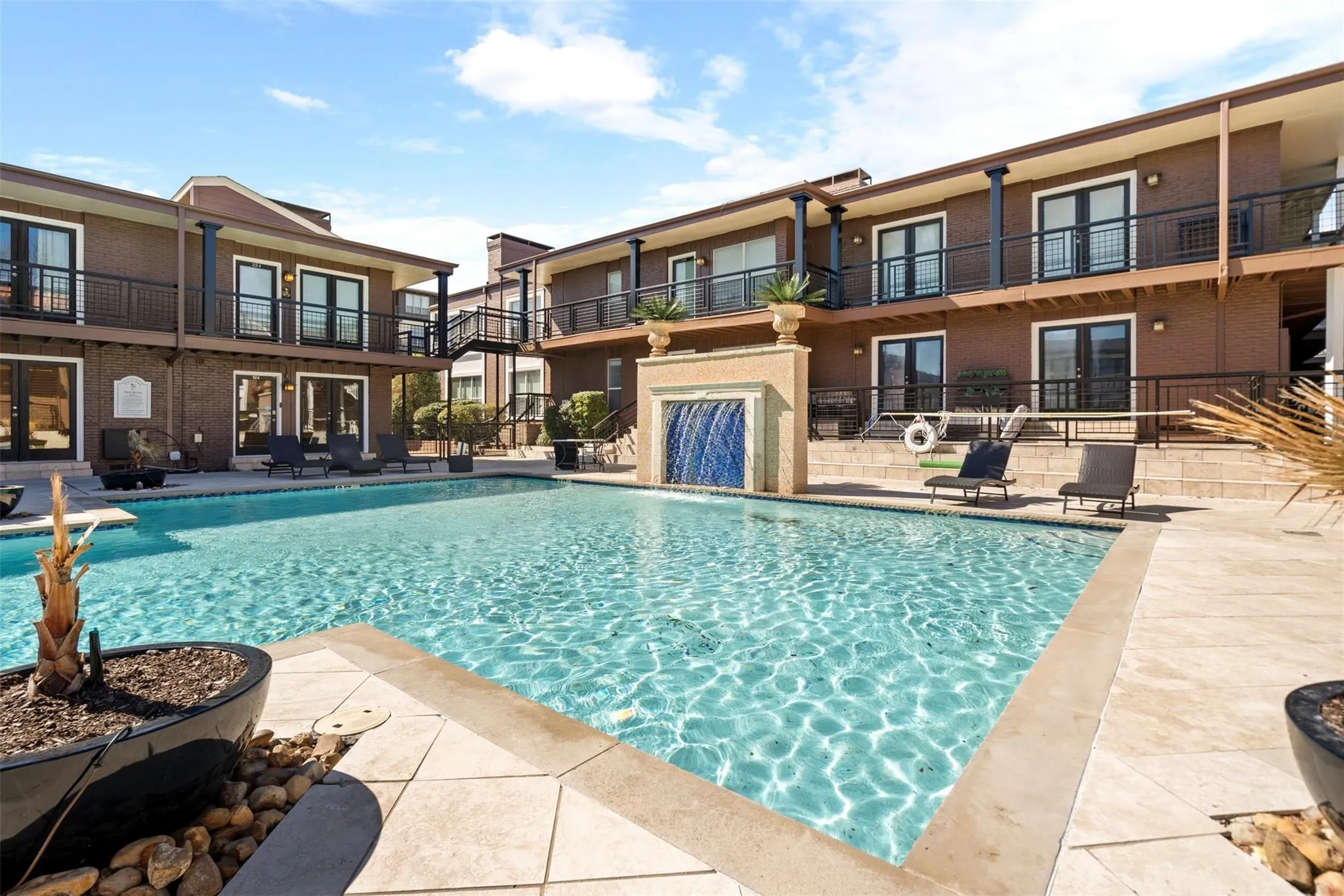 Condominium For Rent in Dallas County , 5916 Sandhurst Lane 225, Dallas, Texas 75206, 2 Bedroom, 2 Bathroom, Garage spaces, 1,046 Sqft, built in 1967, mls#21351608, Real Estate Agent in Dallas, Homes For Rent in Dallas county, Homes For Rent in Dallas, Realtor in Dallas Texas, Real Estate Brokerage Independent Realty Texas, Luminita Cordes Realtor