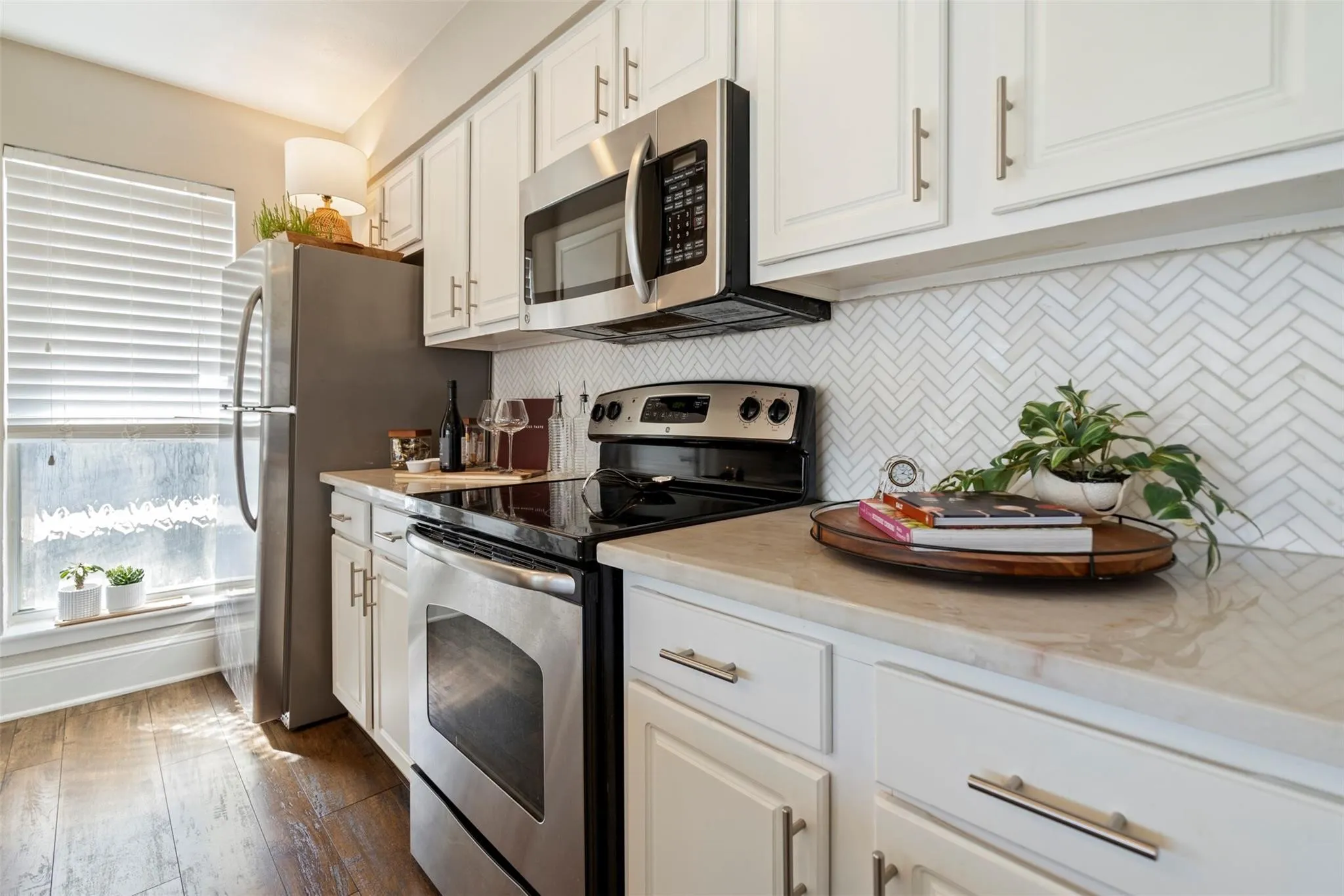 Condominium For Rent in Dallas County , 5916 Sandhurst Lane 225, Dallas, Texas 75206, 2 Bedroom, 2 Bathroom, Garage spaces, 1,046 Sqft, built in 1967, mls#21351608, Real Estate Agent in Dallas, Homes For Rent in Dallas county, Homes For Rent in Dallas, Realtor in Dallas Texas, Real Estate Brokerage Independent Realty Texas, Luminita Cordes Realtor