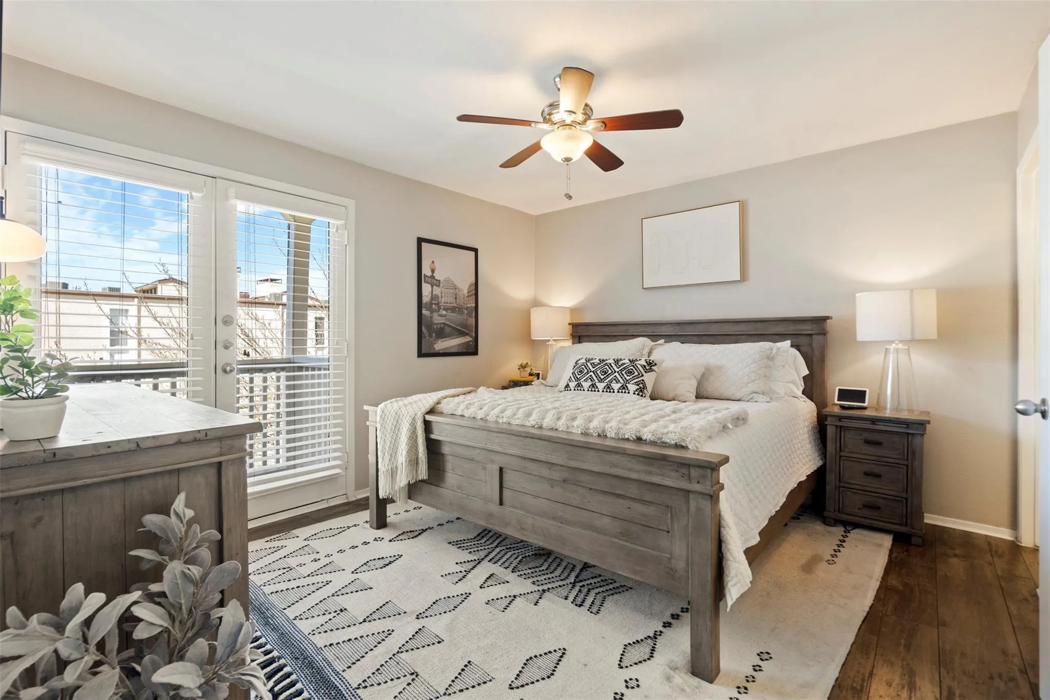 Condominium For Rent in Dallas County , 5916 Sandhurst Lane 225, Dallas, Texas 75206, 2 Bedroom, 2 Bathroom, Garage spaces, 1,046 Sqft, built in 1967, mls#21351608, Real Estate Agent in Dallas, Homes For Rent in Dallas county, Homes For Rent in Dallas, Realtor in Dallas Texas, Real Estate Brokerage Independent Realty Texas, Luminita Cordes Realtor