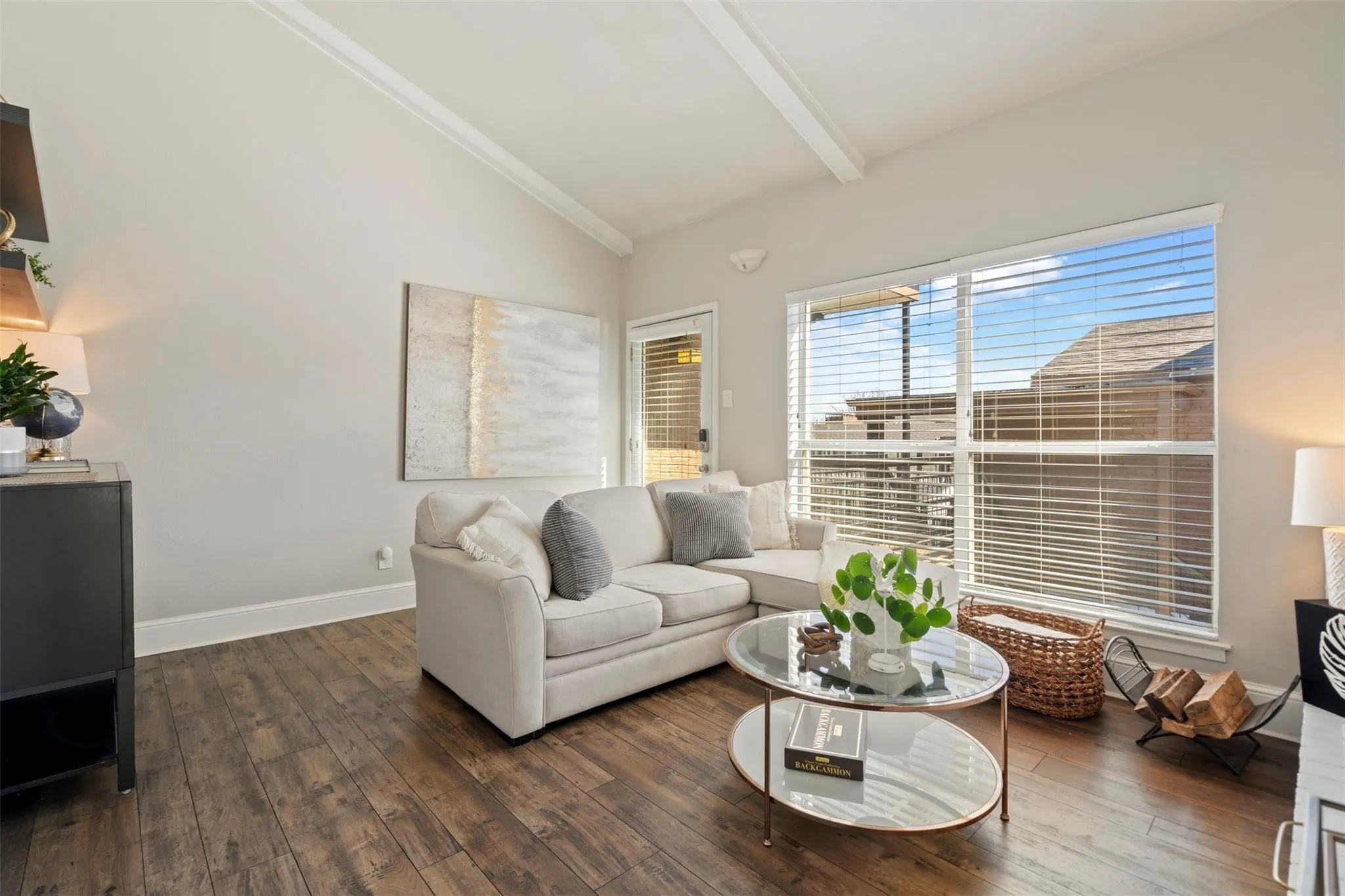 Condominium For Rent in Dallas County , 5916 Sandhurst Lane 225, Dallas, Texas 75206, 2 Bedroom, 2 Bathroom, Garage spaces, 1,046 Sqft, built in 1967, mls#21351608, Real Estate Agent in Dallas, Homes For Rent in Dallas county, Homes For Rent in Dallas, Realtor in Dallas Texas, Real Estate Brokerage Independent Realty Texas, Luminita Cordes Realtor