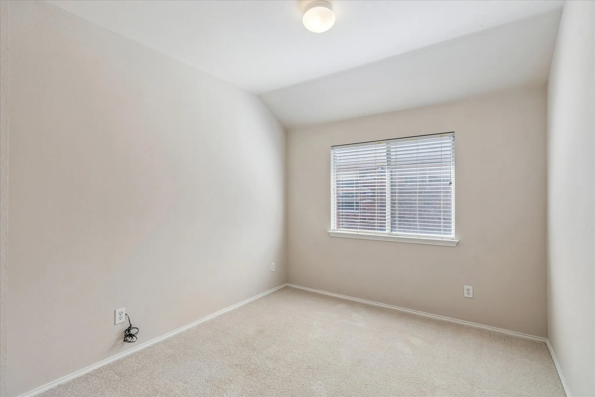 Single Family Residence For Rent in Denton County , 3110 Brett Road, Corinth, Texas 76210, 3 Bedroom, 2 Bathroom, 2 Garage spaces, 1,836 Sqft, built in 2001, mls#21349489, Real Estate Agent in Corinth, Homes For Rent in Denton county, Homes For Rent in Corinth, Realtor in Corinth Texas, Real Estate Brokerage Independent Realty Texas, Luminita Cordes Realtor