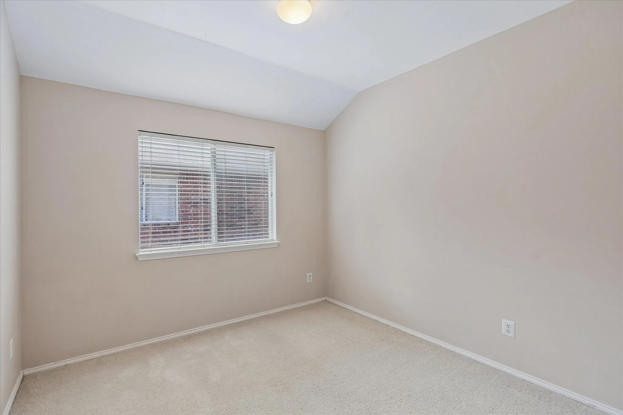 Single Family Residence For Rent in Denton County , 3110 Brett Road, Corinth, Texas 76210, 3 Bedroom, 2 Bathroom, 2 Garage spaces, 1,836 Sqft, built in 2001, mls#21349489, Real Estate Agent in Corinth, Homes For Rent in Denton county, Homes For Rent in Corinth, Realtor in Corinth Texas, Real Estate Brokerage Independent Realty Texas, Luminita Cordes Realtor