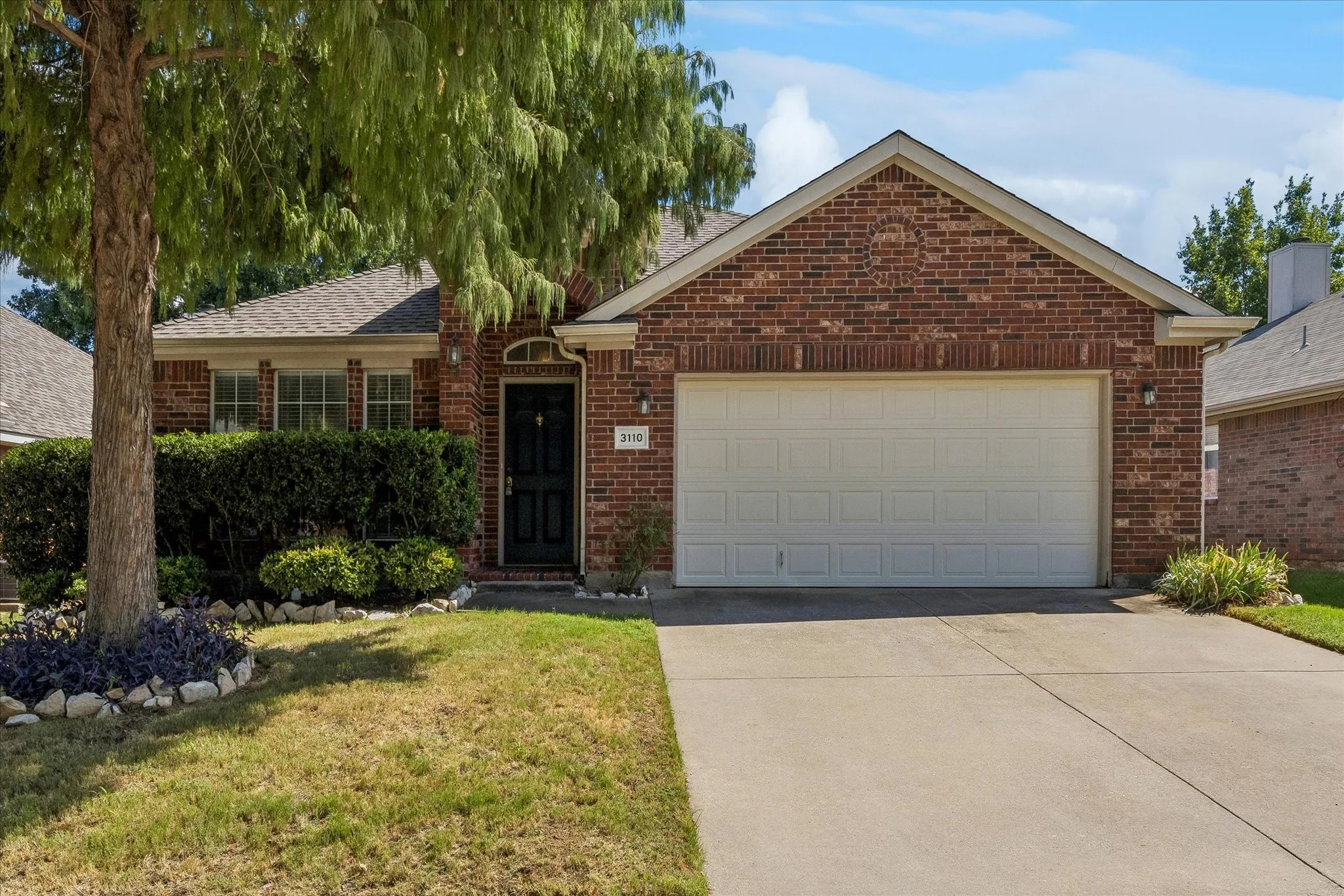 Single Family Residence For Rent in Denton County , 3110 Brett Road, Corinth, Texas 76210, 3 Bedroom, 2 Bathroom, 2 Garage spaces, 1,836 Sqft, built in 2001, mls#21349489, Real Estate Agent in Corinth, Homes For Rent in Denton county, Homes For Rent in Corinth, Realtor in Corinth Texas, Real Estate Brokerage Independent Realty Texas, Luminita Cordes Realtor
