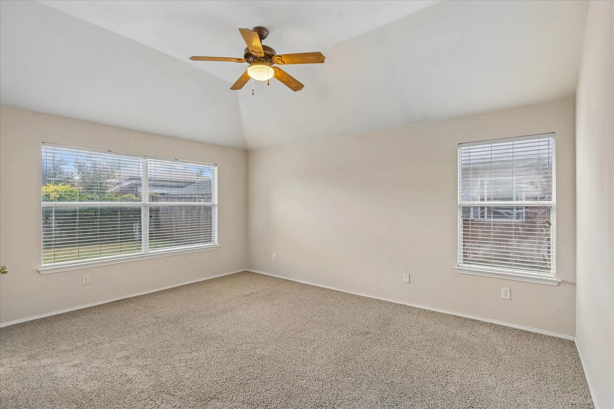 Single Family Residence For Rent in Denton County , 3110 Brett Road, Corinth, Texas 76210, 3 Bedroom, 2 Bathroom, 2 Garage spaces, 1,836 Sqft, built in 2001, mls#21349489, Real Estate Agent in Corinth, Homes For Rent in Denton county, Homes For Rent in Corinth, Realtor in Corinth Texas, Real Estate Brokerage Independent Realty Texas, Luminita Cordes Realtor