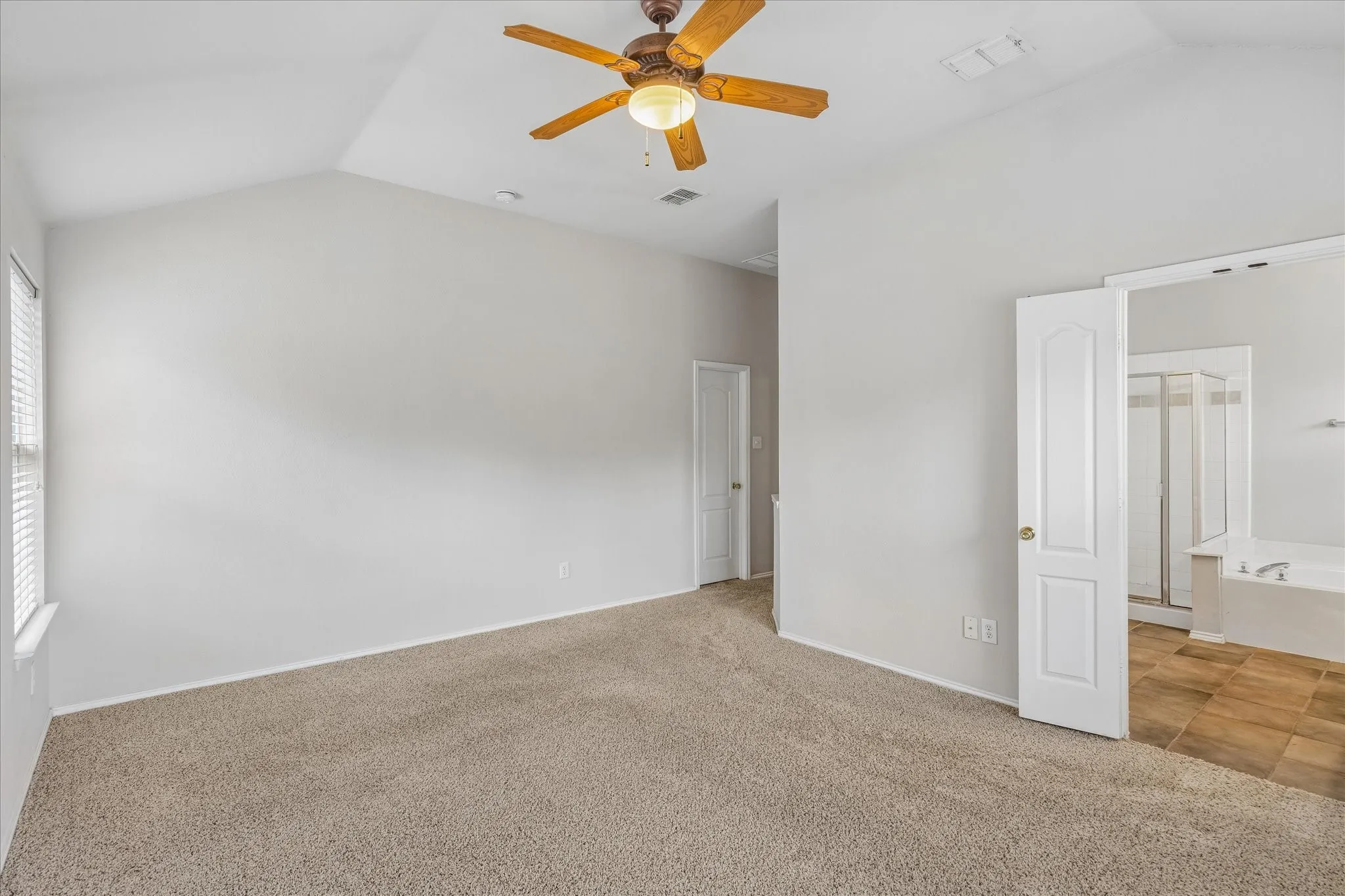 Single Family Residence For Rent in Denton County , 3110 Brett Road, Corinth, Texas 76210, 3 Bedroom, 2 Bathroom, 2 Garage spaces, 1,836 Sqft, built in 2001, mls#21349489, Real Estate Agent in Corinth, Homes For Rent in Denton county, Homes For Rent in Corinth, Realtor in Corinth Texas, Real Estate Brokerage Independent Realty Texas, Luminita Cordes Realtor