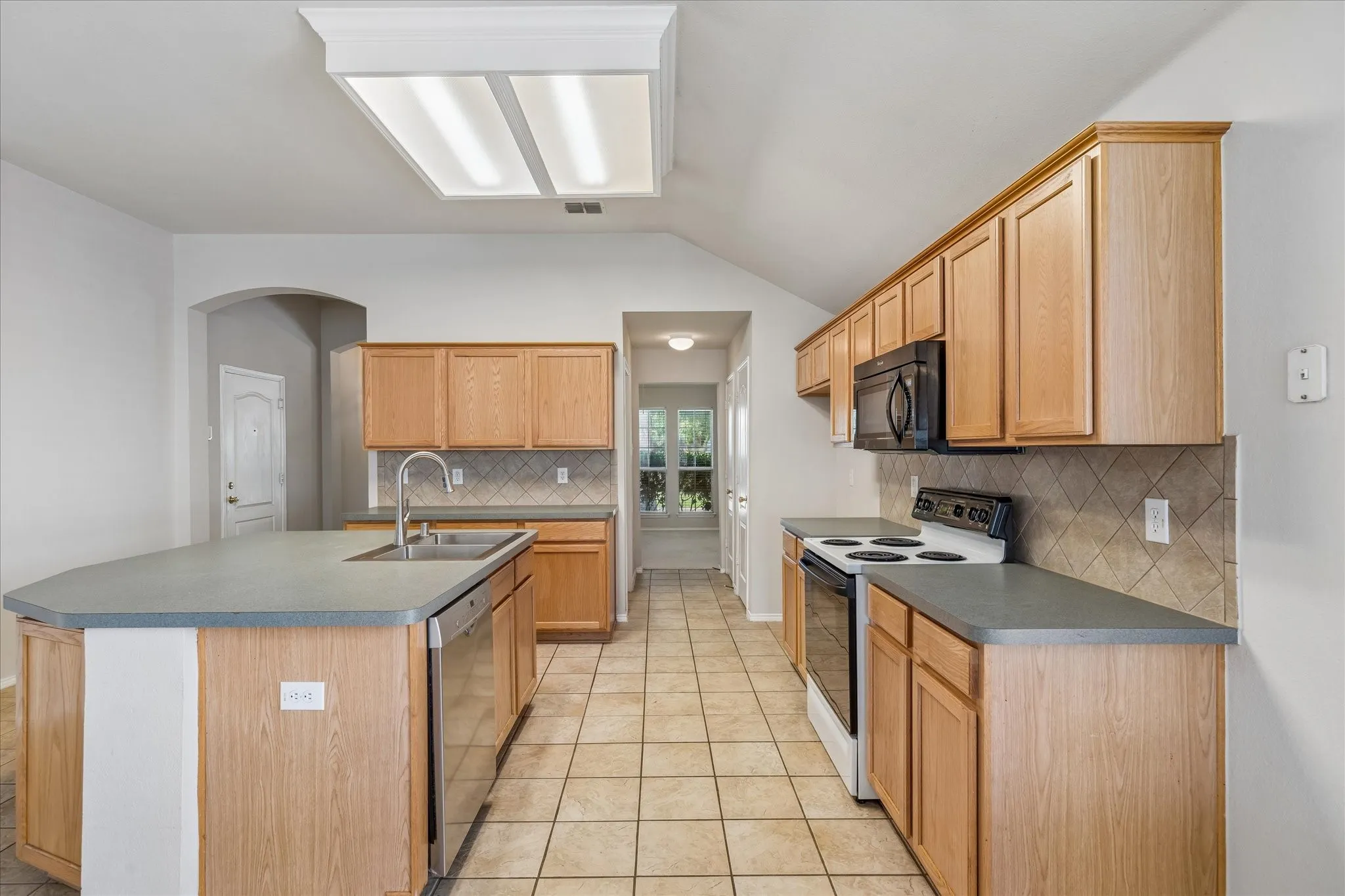 Single Family Residence For Rent in Denton County , 3110 Brett Road, Corinth, Texas 76210, 3 Bedroom, 2 Bathroom, 2 Garage spaces, 1,836 Sqft, built in 2001, mls#21349489, Real Estate Agent in Corinth, Homes For Rent in Denton county, Homes For Rent in Corinth, Realtor in Corinth Texas, Real Estate Brokerage Independent Realty Texas, Luminita Cordes Realtor