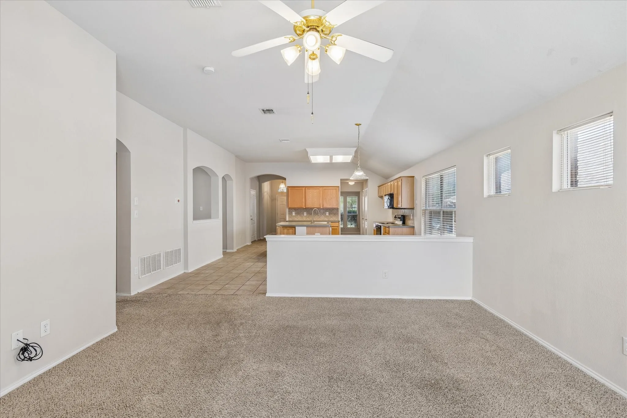 Single Family Residence For Rent in Denton County , 3110 Brett Road, Corinth, Texas 76210, 3 Bedroom, 2 Bathroom, 2 Garage spaces, 1,836 Sqft, built in 2001, mls#21349489, Real Estate Agent in Corinth, Homes For Rent in Denton county, Homes For Rent in Corinth, Realtor in Corinth Texas, Real Estate Brokerage Independent Realty Texas, Luminita Cordes Realtor