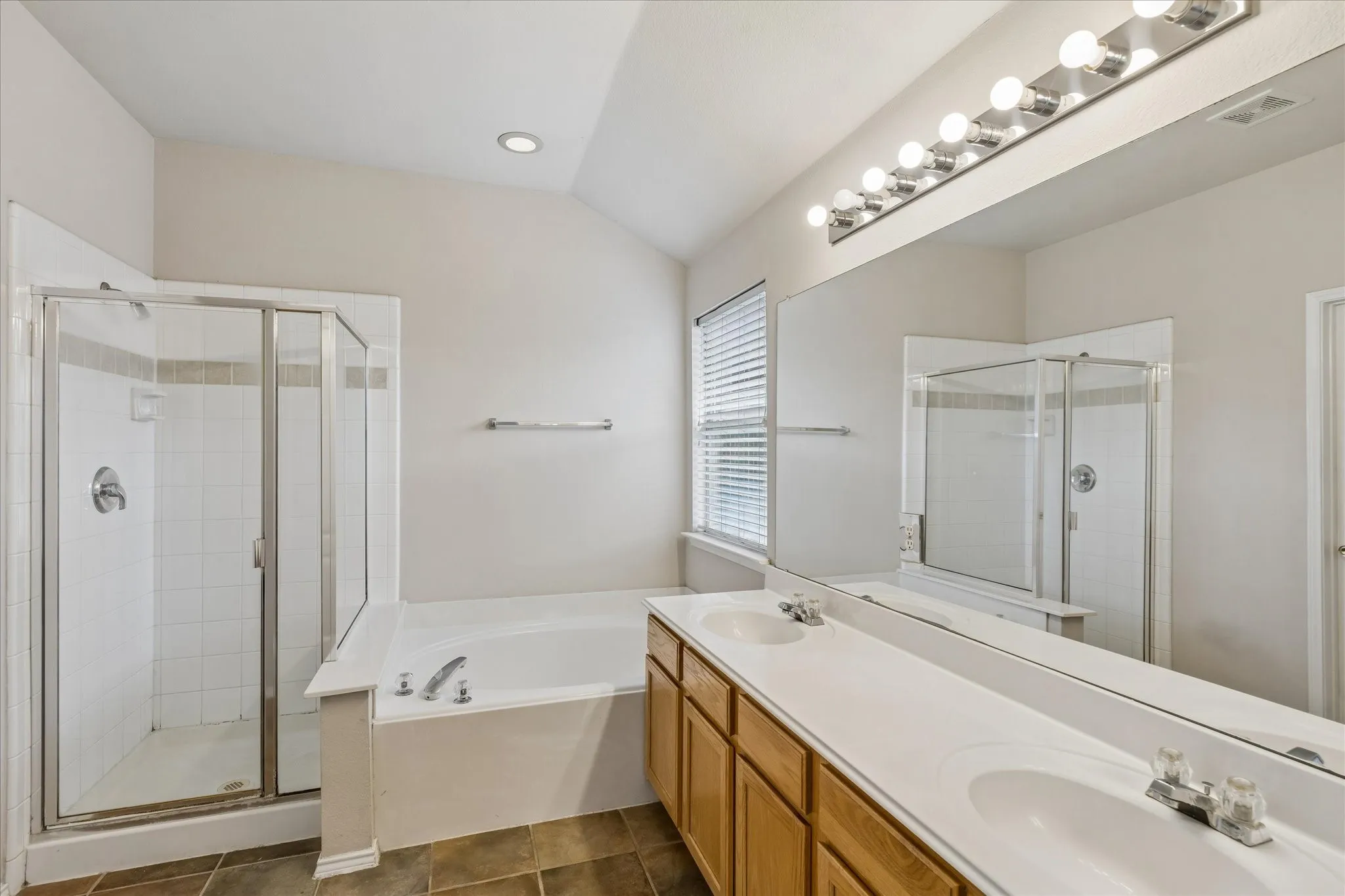 Single Family Residence For Rent in Denton County , 3110 Brett Road, Corinth, Texas 76210, 3 Bedroom, 2 Bathroom, 2 Garage spaces, 1,836 Sqft, built in 2001, mls#21349489, Real Estate Agent in Corinth, Homes For Rent in Denton county, Homes For Rent in Corinth, Realtor in Corinth Texas, Real Estate Brokerage Independent Realty Texas, Luminita Cordes Realtor