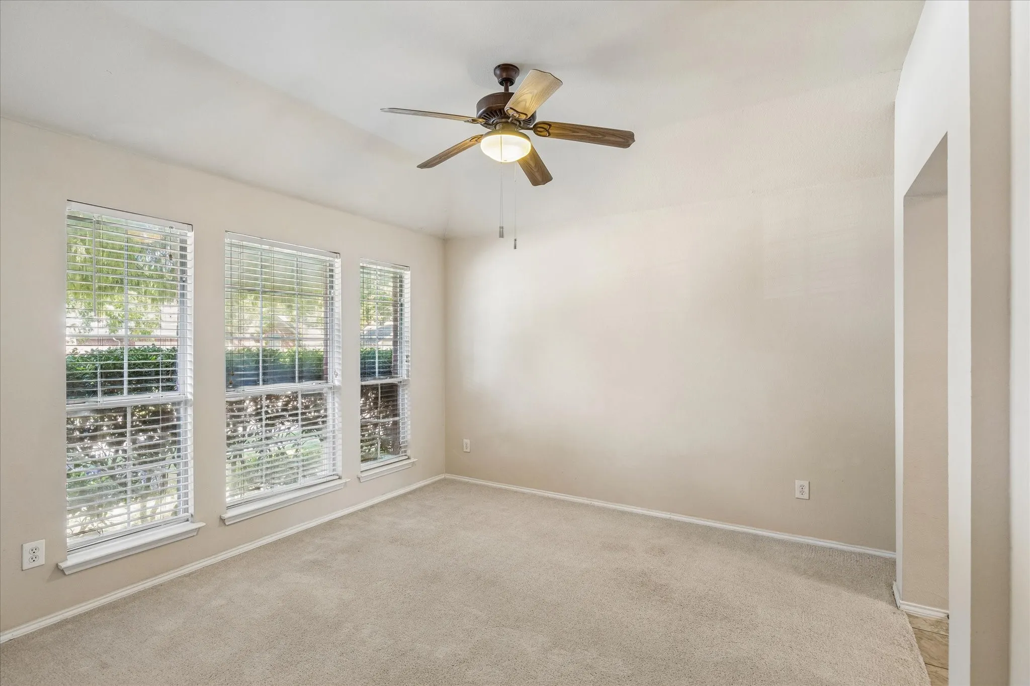 Single Family Residence For Rent in Denton County , 3110 Brett Road, Corinth, Texas 76210, 3 Bedroom, 2 Bathroom, 2 Garage spaces, 1,836 Sqft, built in 2001, mls#21349489, Real Estate Agent in Corinth, Homes For Rent in Denton county, Homes For Rent in Corinth, Realtor in Corinth Texas, Real Estate Brokerage Independent Realty Texas, Luminita Cordes Realtor