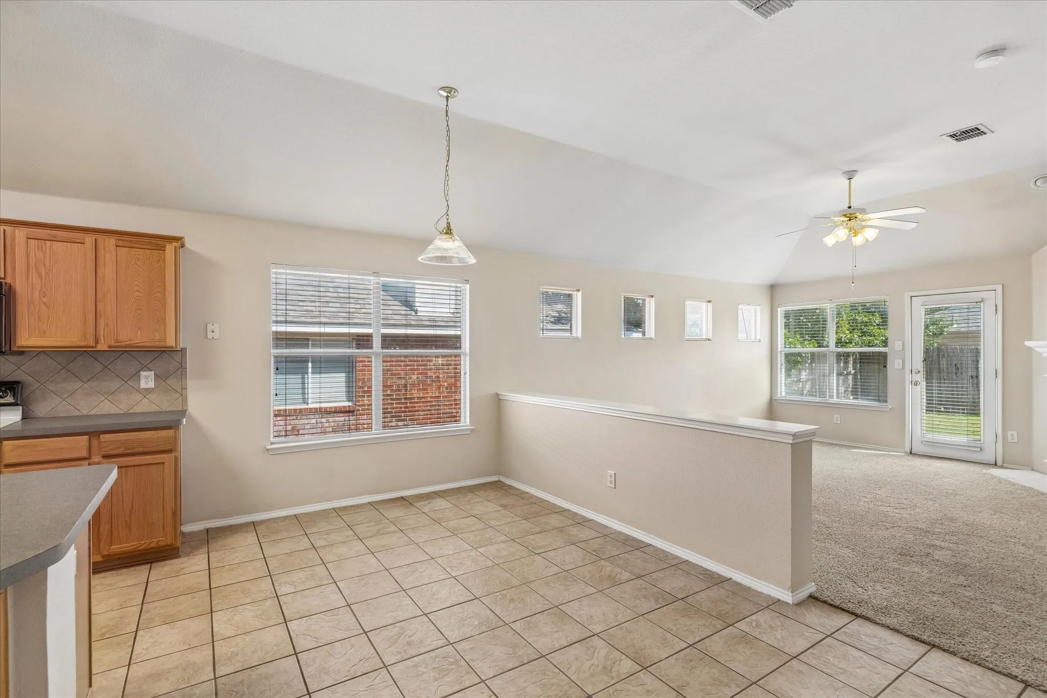 Single Family Residence For Rent in Denton County , 3110 Brett Road, Corinth, Texas 76210, 3 Bedroom, 2 Bathroom, 2 Garage spaces, 1,836 Sqft, built in 2001, mls#21349489, Real Estate Agent in Corinth, Homes For Rent in Denton county, Homes For Rent in Corinth, Realtor in Corinth Texas, Real Estate Brokerage Independent Realty Texas, Luminita Cordes Realtor