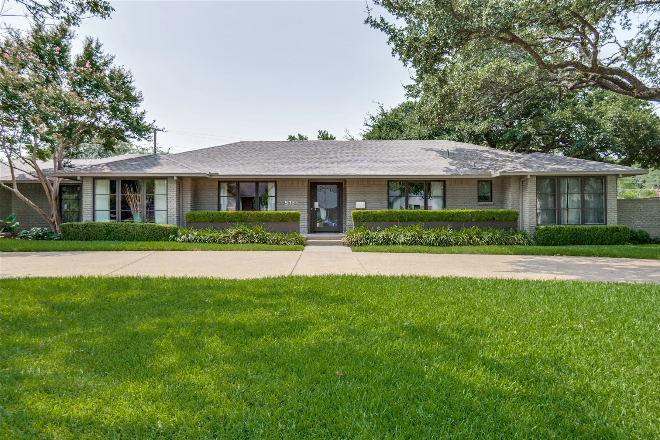 Single Family Residence For Sale in Dallas County , 5164 Del Roy Drive, Dallas, Texas 75229, 4 Bedroom, 4 Bathroom, 3 Garage spaces, 3,412 Sqft, built in 1960, mls#21349301, Real Estate Agent in Dallas, Homes For Sale in Dallas county, Homes For Sale in Dallas, Realtor in Dallas Texas, Real Estate Brokerage Independent Realty Texas, Luminita Cordes Realtor